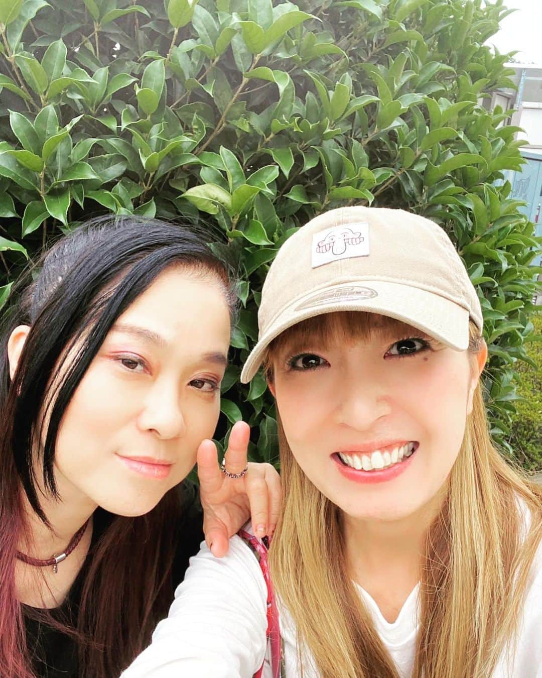 max―Reinaさんのインスタグラム写真 - (max―ReinaInstagram)「久しぶりにZOOタンと会えたよ〜😂💕  ってか何でこんなに会えなかったのかとお互いに不思議な感じで最初から飛ばしっぱなし‼︎  安心する微笑みに癒されながら色々なお話しをしました〜🍀  報、連、相ではないけど、愚、悩、相、笑、笑🤣  ただただ話して笑って元気を貰う❤️ 私はいつも助けて貰ってます✨  本当にいつも感謝ですわ🤗  ビックリしたのがやっぱり共通点が多い事‼️  私の趣味は【子供達】✨ これは私の1番大切にしている事でもあり、自分の時間よりも大切にしている事😊  話した時にZOOタンの目が飛び出るぐらいビックリしながら 「同じだよ〜‼︎」 嬉しかったな〜🤣‼️  娘を怒る時にヤンキー口調で怒ってしまう所‼︎  まったく一緒だし💦  一生ZOOタンに付いて行くと改めて決めた最高のランチでした🫡  姐やん、これからも宜しくね〜😆  #zooco #ランチ #姐さん @zooco1225」7月5日 21時49分 - reina017max