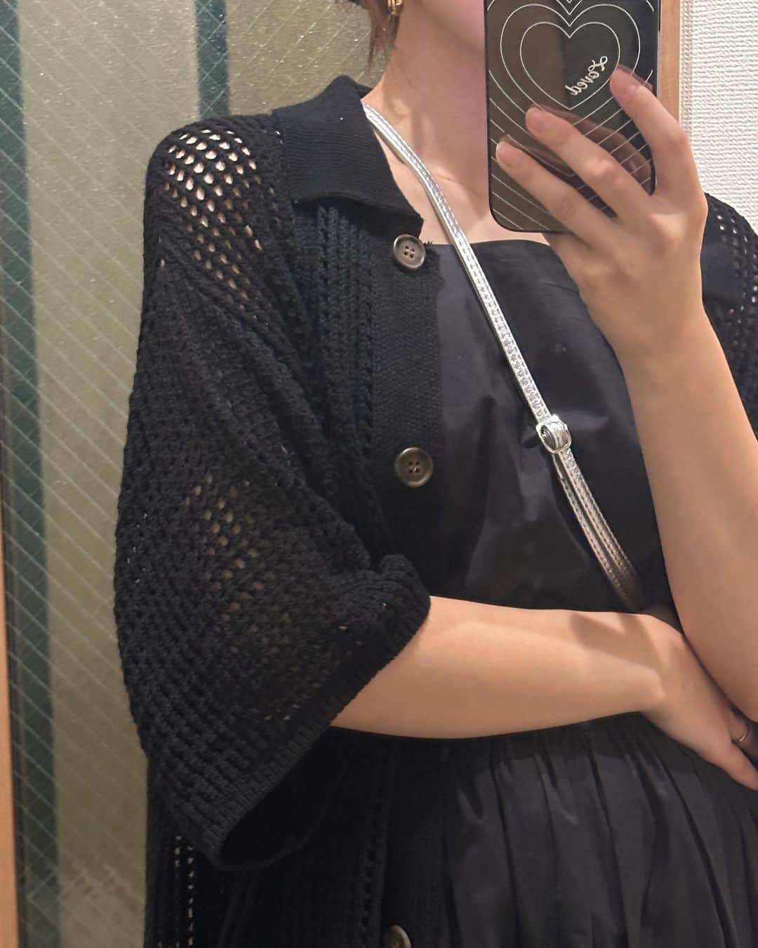 田中優衣さんのインスタグラム写真 - (田中優衣Instagram)「まっくろくろすけ。 クーラー生活で喉が痛い。ゼ⚡️」7月5日 21時56分 - heisei_8nen