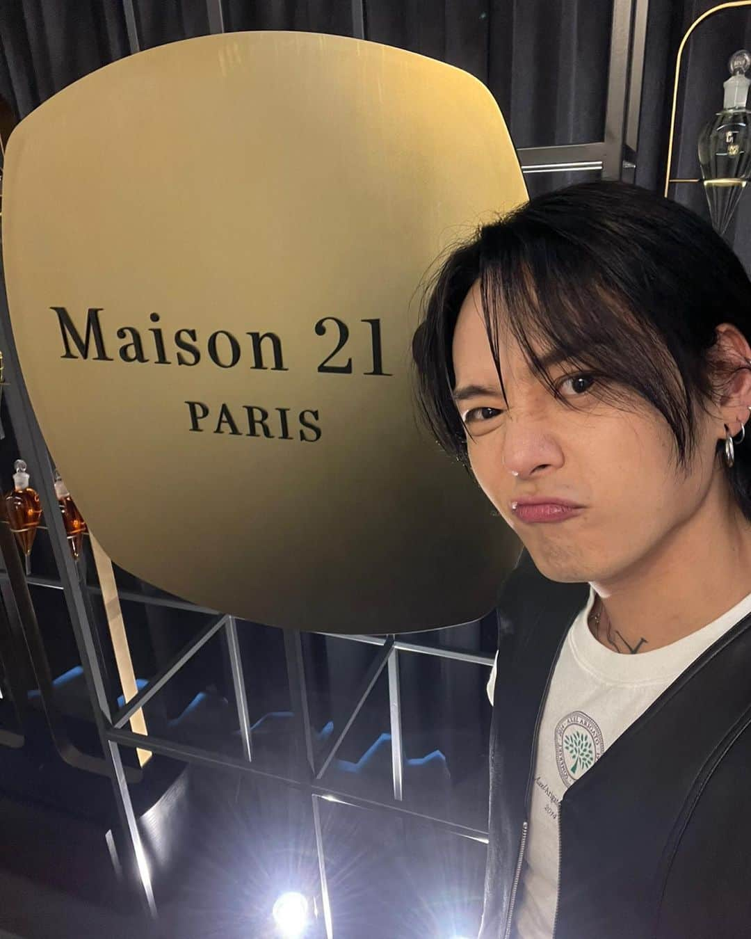 クォン・ヨンドンさんのインスタグラム写真 - (クォン・ヨンドンInstagram)「Kwontwins x @maison21g_kr ✨  #masion21g #와이프들기다려 @maison21g」7月5日 21時57分 - _______youngmoney