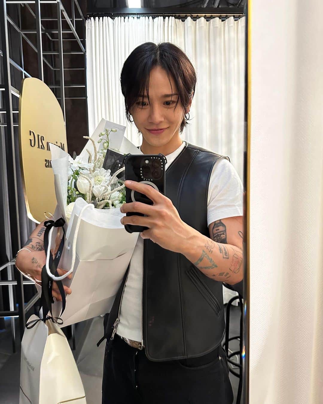 クォン・ヨンドンさんのインスタグラム写真 - (クォン・ヨンドンInstagram)「Kwontwins x @maison21g_kr ✨  #masion21g #와이프들기다려 @maison21g」7月5日 21時57分 - _______youngmoney