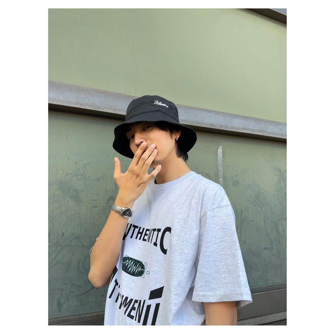 桐山漣のインスタグラム：「・ もうまもなく @sickness_tokyo  2023のルック公開と発売です 今回もいい感じに仕上がりました お楽しみに  キリー」