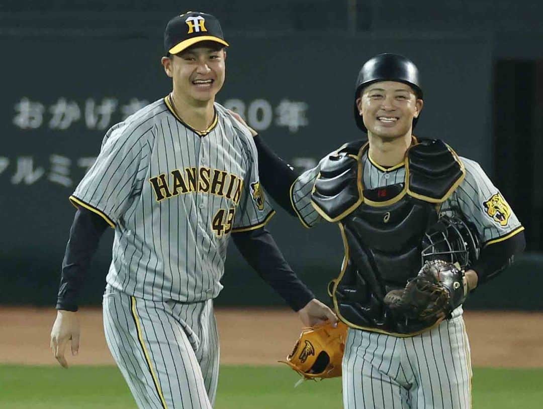 大竹耕太郎さんのインスタグラム写真 - (大竹耕太郎Instagram)「7勝目！ 初完封できました^ ^ なんだかんだで ツーショット 初めてなので嬉しいです✌️ #坂本誠志郎さん #六大学の大先輩 #僕の気持ちを察するプロ #いつもありがとうございます #初完封」7月5日 22時01分 - ohtake_49