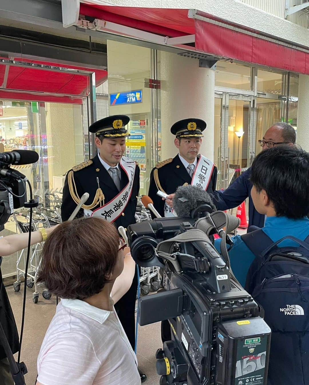 徳田新之介さんのインスタグラム写真 - (徳田新之介Instagram)「1日警察署長👮！！ とても貴重な経験をさせていただきました🫡 地元の岩国市でこのような日を迎えられたことをとても光栄に思います！  ユニフォームでYouTube、ポスターの撮影もしました📸  #徳田兄弟#1日警察署長」7月5日 22時08分 - hawks4621