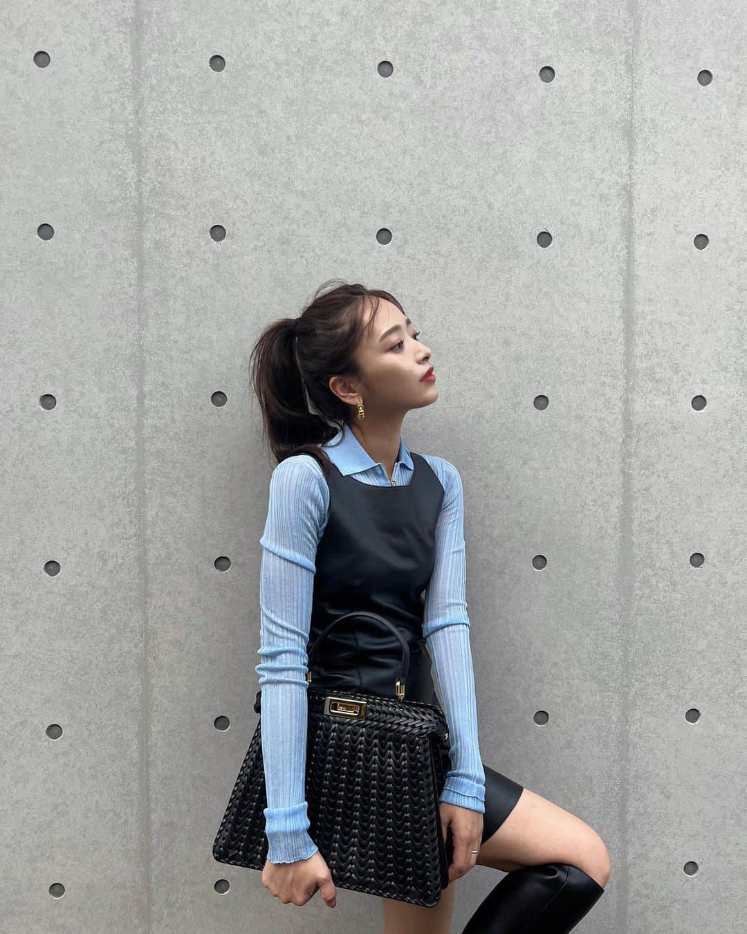 近藤千尋のインスタグラム：「フェンディの撮影して頂きました🙏🩷📷 早くもブーツ…👢🤍  フェンディ 2023-24年 秋冬クチュールコレクションを、 フランス・パリにて発表されます‼️🥰  FENDI Couture AW23 Showが 21:30からfendi.comで ライブ配信されるから楽しみ…💗💗  #FendiCouture #PR @fendi  🤍🤍🤍 @mrkimjones @silviaventurinifendi @delfinadelettrezfendi  #近藤千尋衣装  明日はスロイジ生放送です📺ミテネ💗」