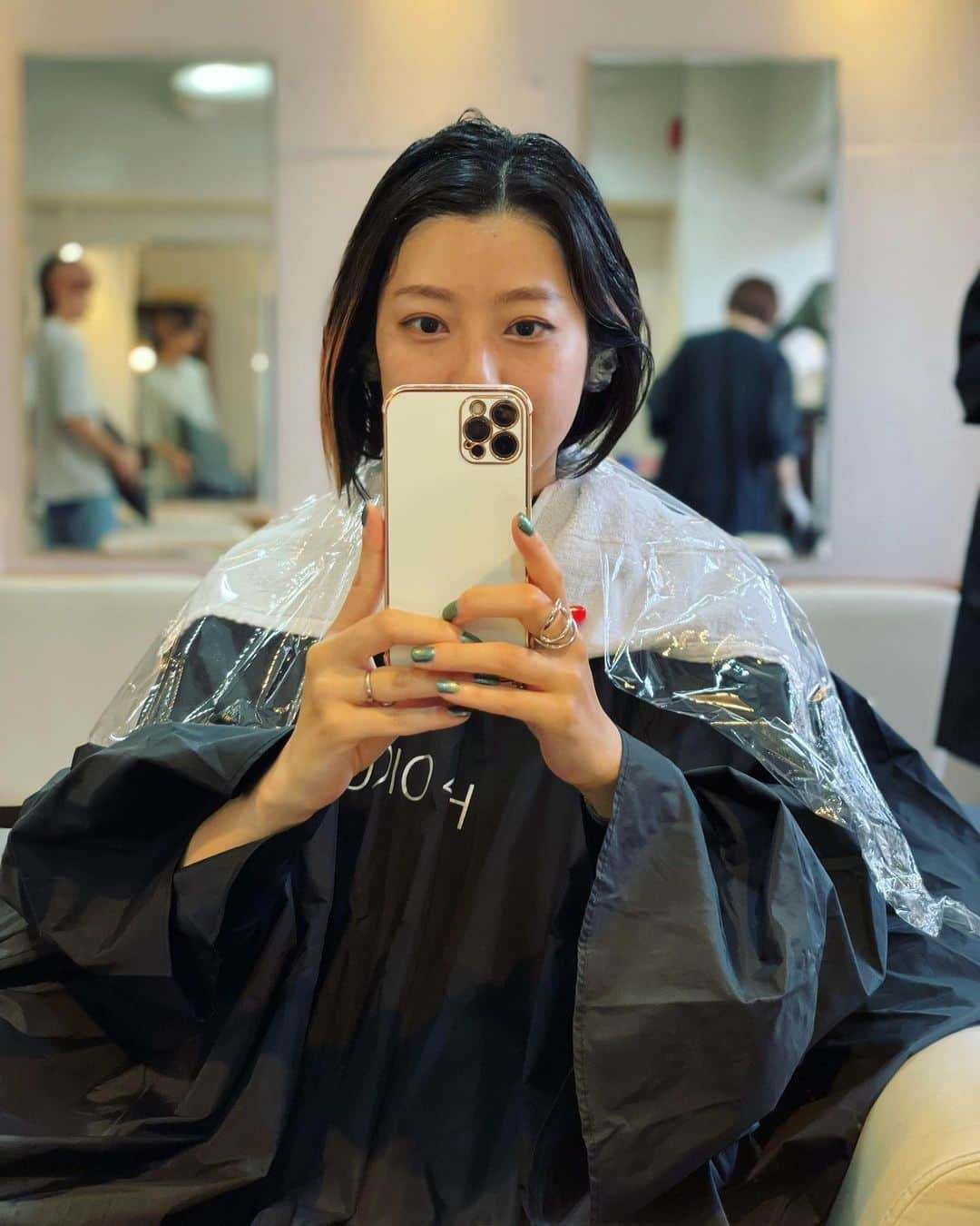 春花きららさんのインスタグラム写真 - (春花きららInstagram)「ハイトーンブリーチ✂︎✂︎✂︎ ずっとやりたかったのです。  太くて強いわたしの髪の毛が 一回のブリーチでここまで抜けるとは！ いやはや、嬉しい。  しかもブリーチする前とほぼ変わらない髪の質感 傷まないブリーチ！！すごい👏  小山さん @koyama_studio4h  素敵に仕上げてくださってありがとうございました！  #ピンクラベンダー  #ハイトーン  #ハイトーンカラー  #傷まないブリーチ  #ブリーチしたい方  #こちらの美容院  #おすすめします  #下北沢  #studio4h」7月5日 22時28分 - maiko_kirara