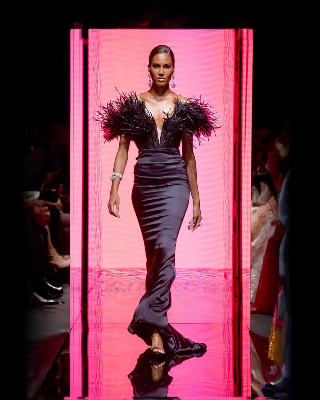 のインスタグラム：「The greatest supermodels wear Caroline’s Couture.  From Cindy Bruna to Naomi Campbell, Helena Christensen and Eva Herzigova, the catwalk Goddesses stunned in the collection’s incredible #RedCarpet silhouettes. #Chopard #CarolinesCouture #StarsInChopard #ChopardLovesCinema #ChopardDiamonds #HauteCouture #HauteCoutureWeek #HighJewellery」