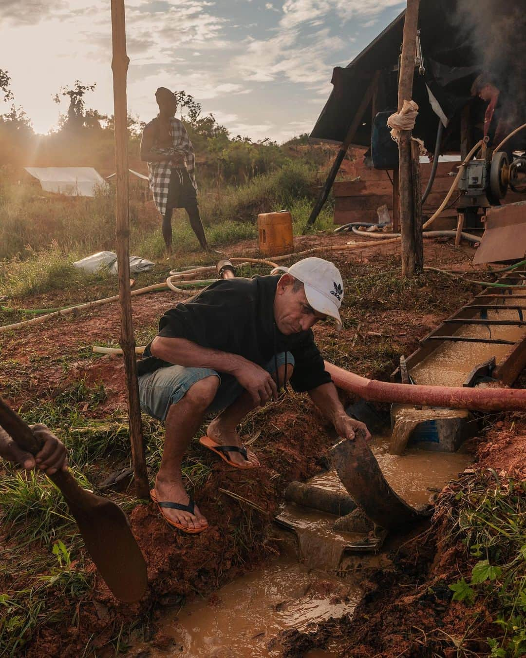 ニューヨーク・タイムズさんのインスタグラム写真 - (ニューヨーク・タイムズInstagram)「Suriname, like other low- and middle-income countries, confronted untenable debts after borrowing that was encouraged by years of low interest rates. Today, the inflation rate is nearly 60 percent.  Three years of unmitigated catastrophe has destroyed spending power in this South American country — the result of global crises landing atop decades of profligate governance. Food and fuel prices have soared, worsened by Russia’s war on Ukraine. The national currency plunged, and the economy cratered just as the pandemic spread death and fear. As scores of middle- and lower-income countries grapple with an intensifying debt crisis, assistance is often held up by conflict between traditionally dominant Western institutions and a significant rising player: China.  In decades past, the International Monetary Fund was the only source of cash for nations that struggled to pay their bills. China has since emerged as a major lender for countries from Asia to Africa to Latin America. But as strapped governments negotiate with creditors to diminish their debt burdens, the I.M.F. and the Biden administration have balked at providing relief until Chinese financial institutions participate. Otherwise, they assert, Chinese lenders are free-riding on debt forgiveness extended by others.  Tap the link in our bio to read about how Suriname and other countries are impacted by U.S.-China relations. Photos by @adriana.loureiro」7月5日 22時23分 - nytimes