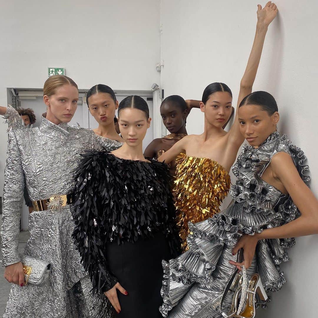 アビー・チャンピオンのインスタグラム：「@alexandrevauthier always the most fun show 🤍 thank you for having me again @charlottecolletcollet  @cococasting」