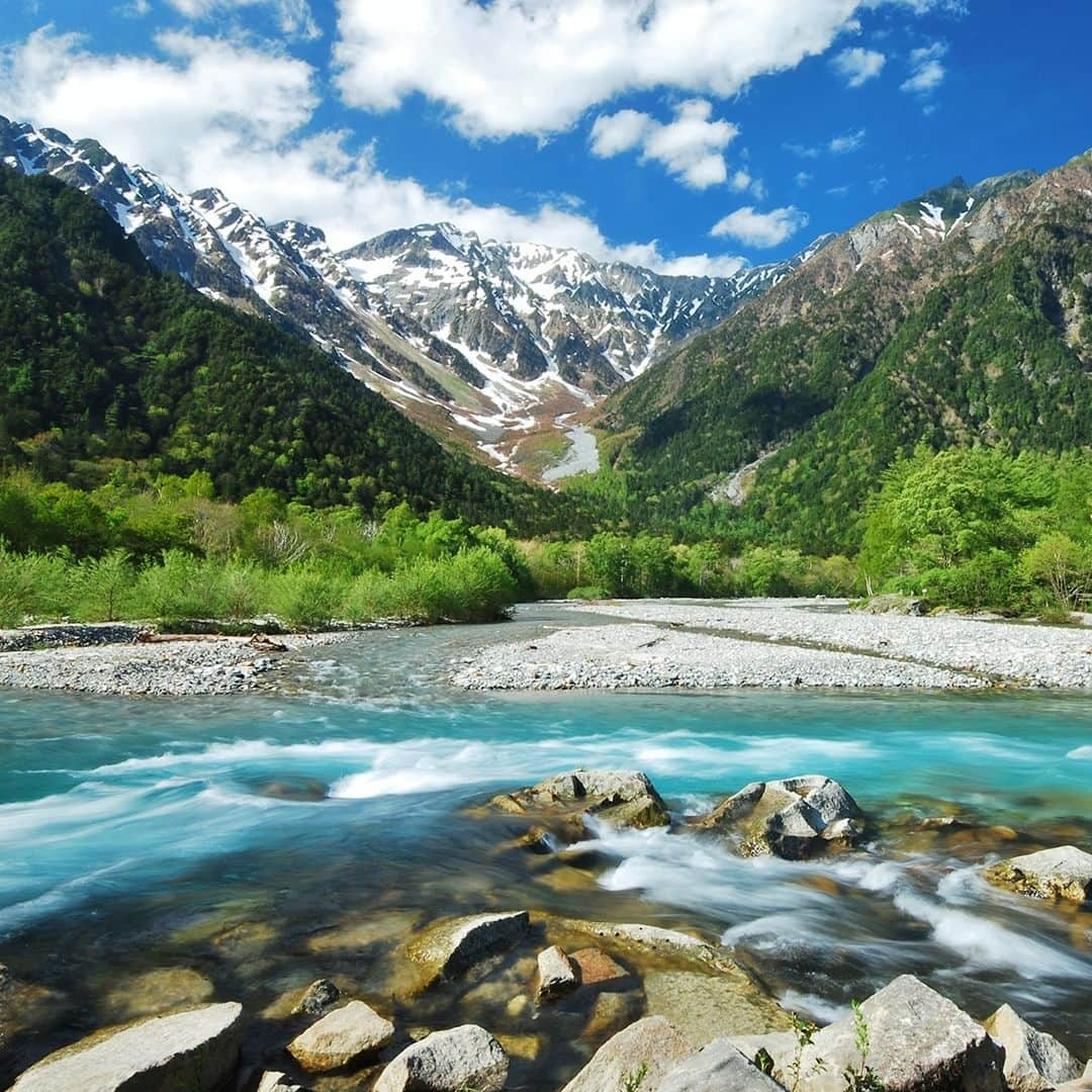 All Nippon Airwaysのインスタグラム：「Cool off from the summer heat in Japan’s Alps.   For climbers, skiers and all-round nature lovers, #Nagano’s Kamikochi Highlands is filled with #valleys, lush forests, trails and views… ALL THE VIEWS. 🌲🌲🌲  See our Stories to learn more!」