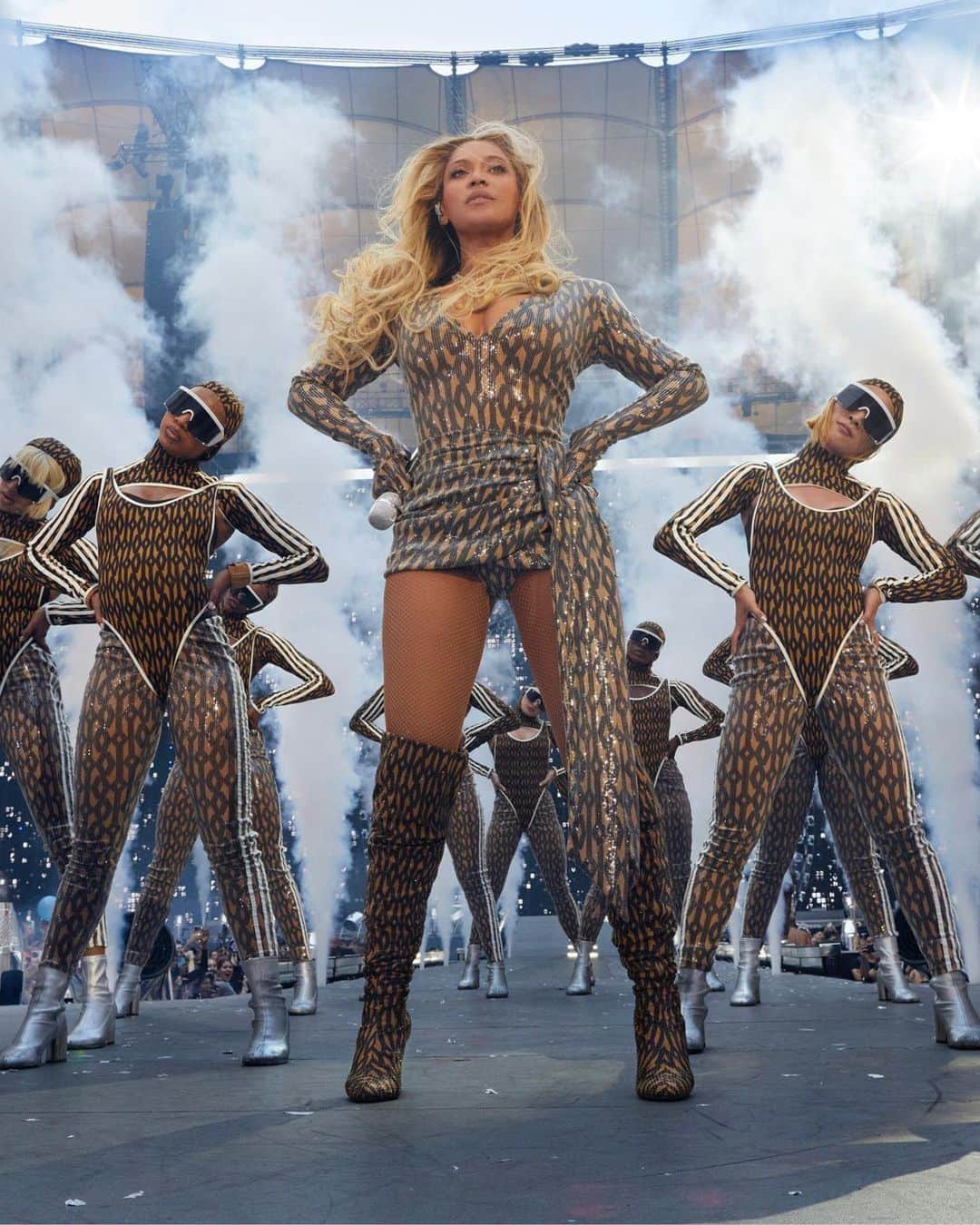 MYKITAのインスタグラム：「Get in formation! MYLON GUARD ONE joins Beyoncé's stage show in Hamburg, and we're here for it! #renaissanceworldtour  Images via @beyonce」