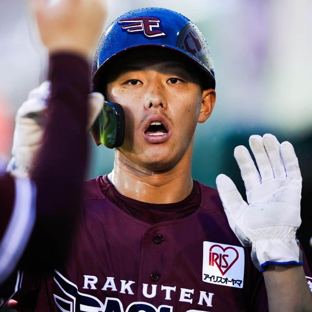 東北楽天ゴールデンイーグルスさんのインスタグラム写真 - (東北楽天ゴールデンイーグルスInstagram)「⚾️  ⚾️E 6-1 B⚾️ 荘司康誠選手が待望のプロ初勝利㊗️✨✨✨ 6回117球5安打無失点8奪三振のナイスピッチング👍🏼 打のヒーローは先制タイムリー2ベースを放ったフランコ選手🔥 辰己選手が2本の2ベースを放ち2安打1打点✌🏼 小深田選手も2安打2打点の活躍‼️ 投げては8回は内選手が無失点👏🏼 9回は酒居選手が三者凡退に抑えた💯  #鷲が掴む #rakuteneagles #荘司康誠  #マイケルフランコ  #辰己涼介  #小深田大翔  #酒居知史  #伊藤裕季也」7月5日 22時32分 - rakuten_eagles