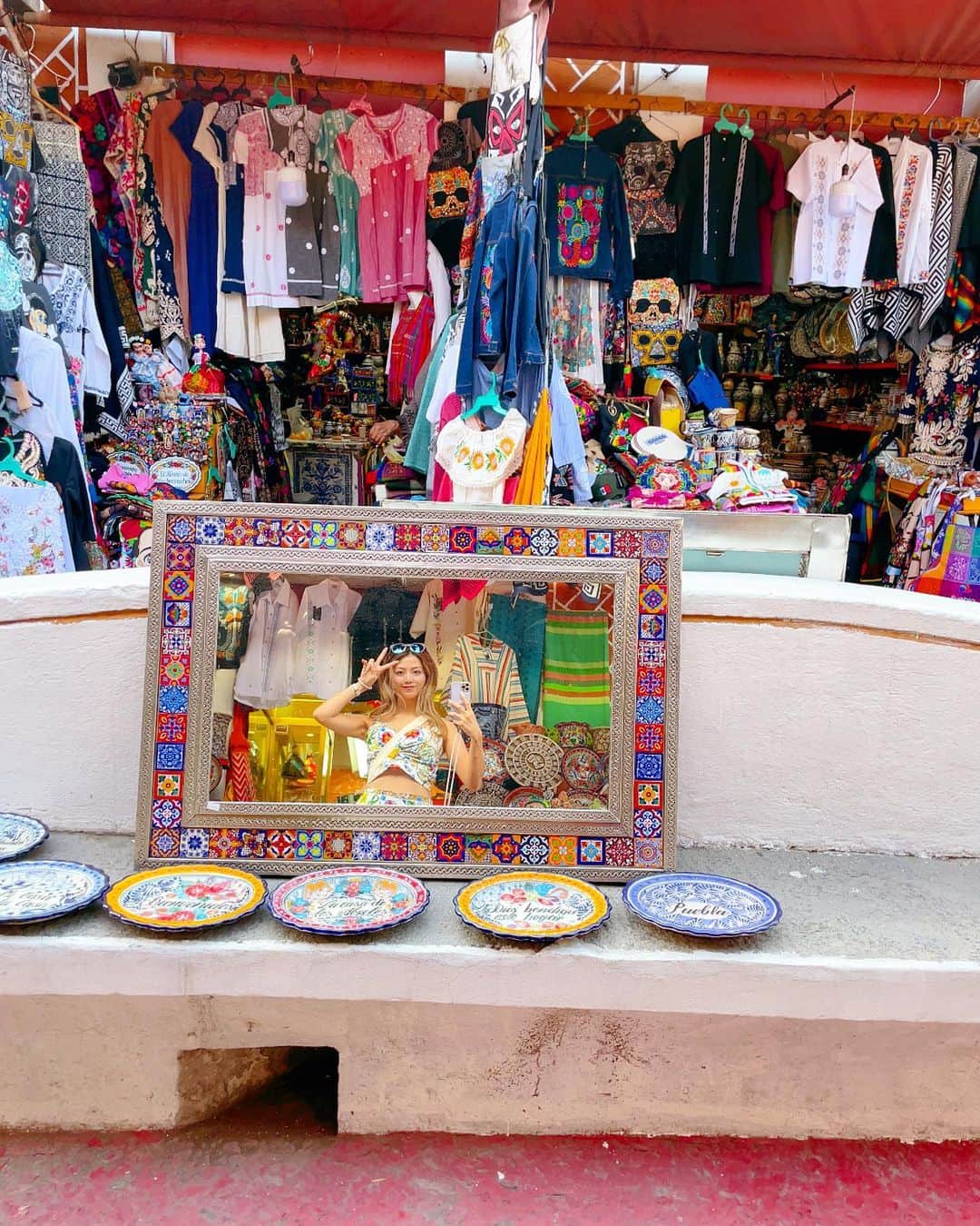myumyuさんのインスタグラム写真 - (myumyuInstagram)「世界遺産の可愛い町#プエブラ の #タラベラ焼き  色も柄もドンピシャすぎる🥺💘💘💘 こんな可愛い柄のお店が色んなところにあるよ 私の服もネイルもこの町に溶け込みすぎている😂 うちにはこの子達を連れて帰りました☕︎♡(最後の写真)  📍Mercado de Artesanias El Parian, Puebla, Mexico  #Puebla#pueblacity#pueblamexico#worldheritagecity#cafe#プエブラ#世界遺産#歴史地区#カフェ #Mexico#méxico#mexicocity#mexicotravel#メキシコ#メキシコシティ#メキシコ旅行#旅好き#旅行記#海外旅行#世界遺産の町」7月7日 19時25分 - myumyu_travel_bikini