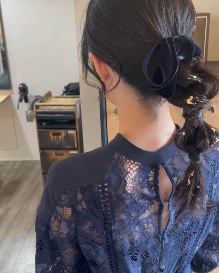 kaekoのインスタグラム：「・  hair arrange_____  ・ ・ ・ 💙  #アレンジ #ヘアアレンジ #アップ #セット #ココロヘアー #arrange #hairarrange  #kaekoarrange  #set #up」