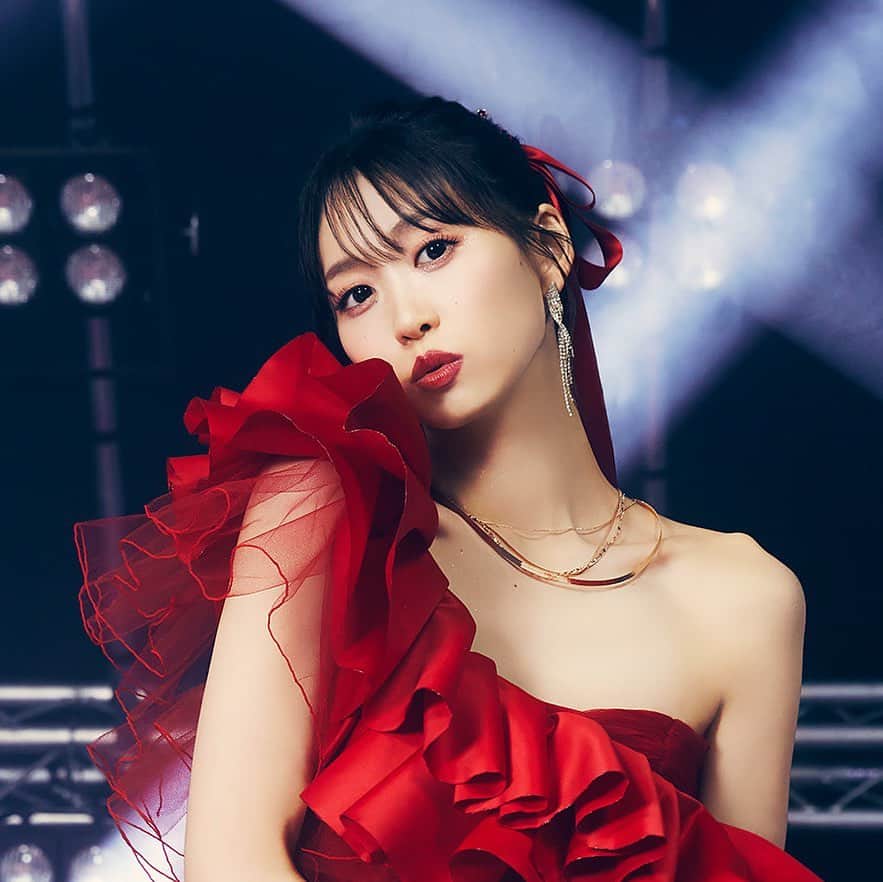 芹澤優のインスタグラム：「🔥  #MFゴースト主題歌 #4thシングル #JUNGLEFIRE #10月18日発売 #全国ツアー決定 #セリコソロ  そしてこの可愛いお顔を作ってくれたのはもちろんKOTOさま♡  さらにエクステでポニテをよりボリュームたっぷりかわいくしてくれたのはいつもの佐伯さんです！  ありがとうございます！！」