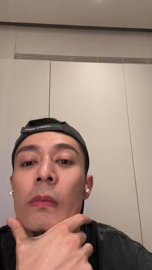 チャウ・パッホウのインスタグラム：「LIVE with @emelypoon @myfm  #2023周柏豪奔赴世界巡迴演唱會」