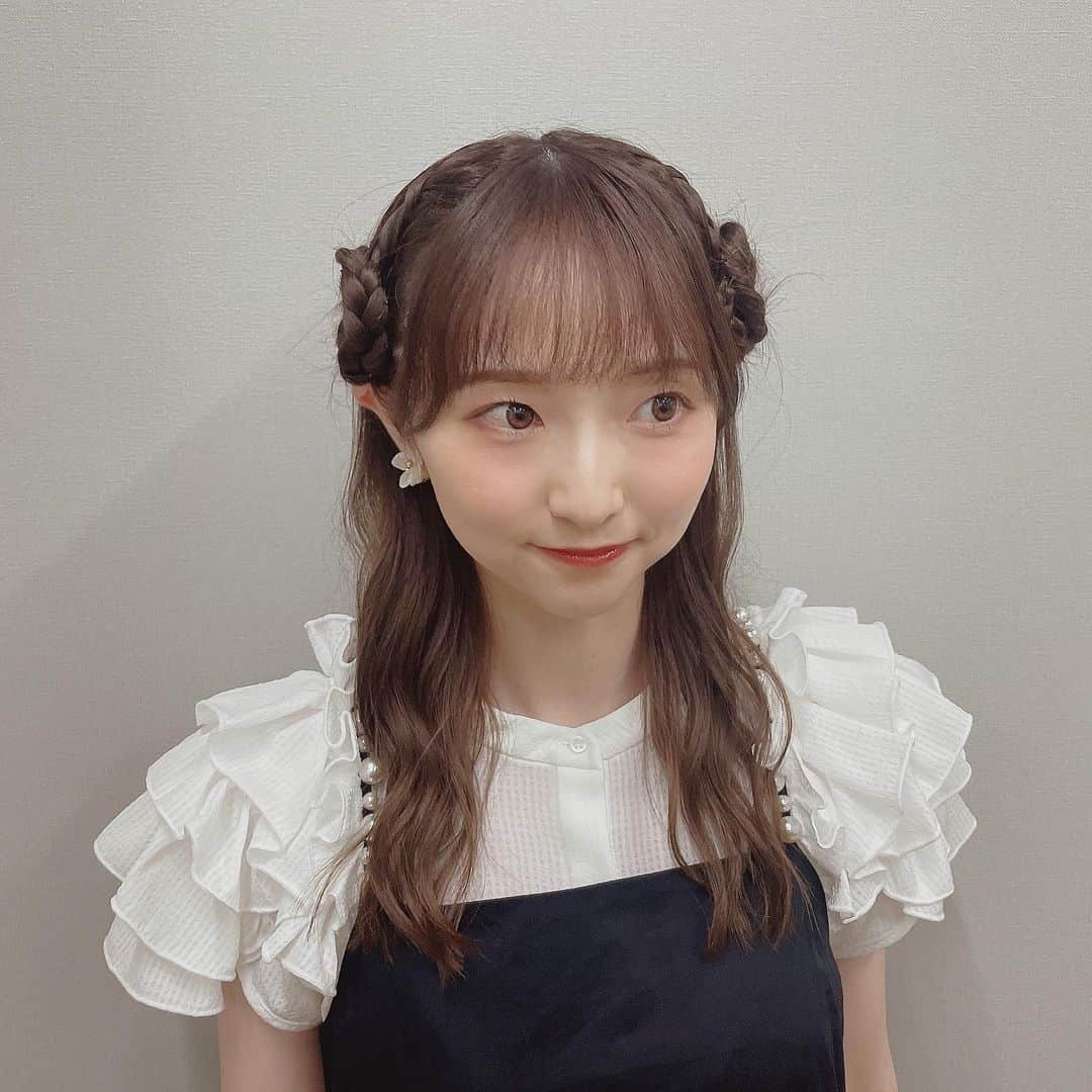 田中美海のインスタグラム：「2023.07.05🌳 ⁡ 『FGO カルデア放送局 ライト版 FGO Fes. 2023＆ゲーム最新情報』 ⁡ こちら出演させていただきました！ ⁡ 髪型はひつじちゃん🐏🩵 さんちゃんいつもフリースタイルな髪型ありがとう！！おまかせありがてぇ…🥹 ⁡ 桃の季節だね、ということで季節限定桃のパンケーキを添えて。。🍑 ⁡ 記録用👗 tops: #farfar dress: #eimyistoire」