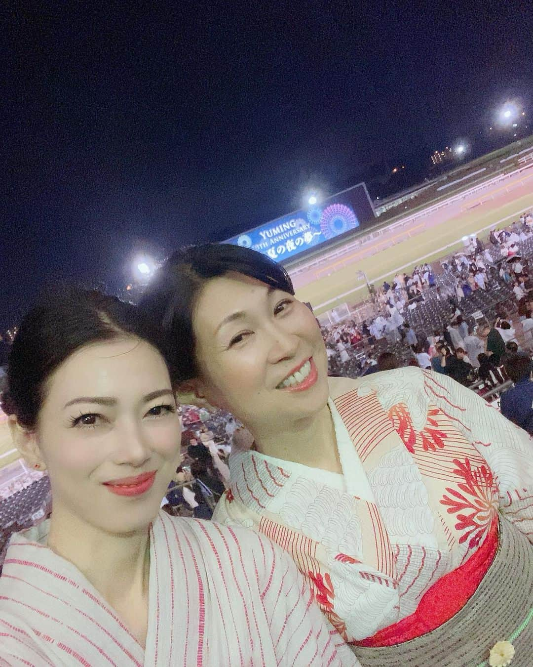 小柳津真由美のインスタグラム：「東京競馬場で開催された ユーミン50周年記念 東京SUGOI花火2023 〜真夏の夜の夢〜  行ってきました!  あっという間の1時間 楽しかった❣️  久しぶりに浴衣きました  #ユーミン50周年 #真夏の夜の夢 #東京競馬場 #東京SUGOI花火2023 #着物 #浴衣 #kimono #小柳津真由美」