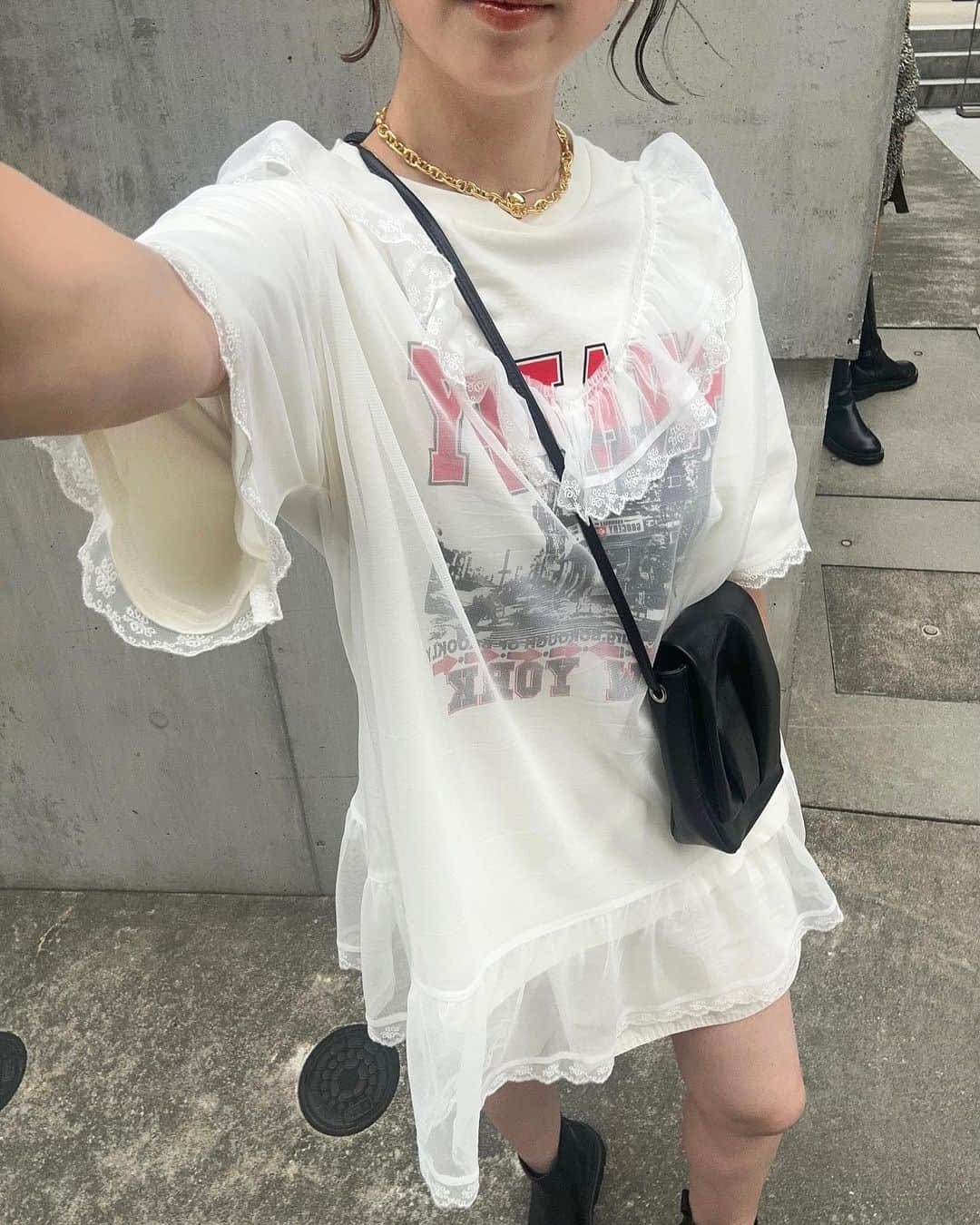 ARISAのインスタグラム：「outfit ！楽で可愛い服🎸」