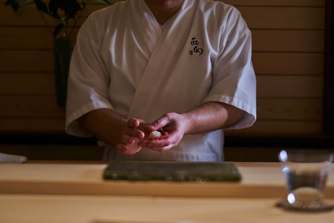 Sushi Azabuさんのインスタグラム写真 - (Sushi AzabuInstagram)「🍣✨ Let the magic of Chef Terado’s omakase at The Den whisk you away to a world of flavor fireworks!」7月5日 23時00分 - azabunewyork