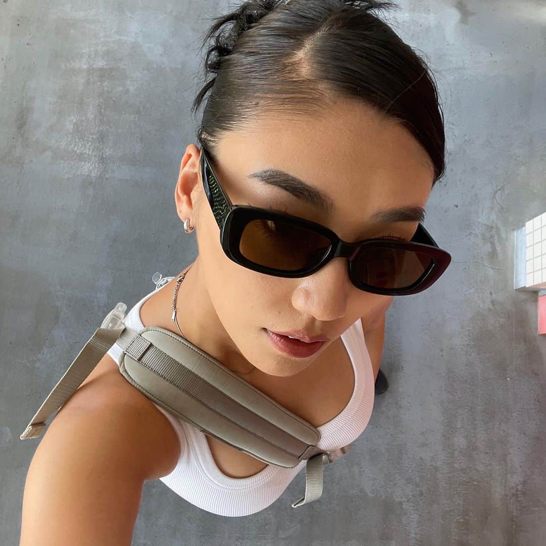 松本優のインスタグラム：「夏だねぇ🌴  夏前にすることは @eden.tokyo.official でケアしてもらいまし🙇🏽‍♀️  これがなかったら全然違う😭 整体も同時にお願いするんやけど 体バキバキすぎて本当に助かってます😭  ほんでいつもビーサンは @havaianas.japan ♡  お部屋もいい匂いにしちゃってさ @phutawan_official_jp 🦋🦋🦋  みんな夏何するの😆」