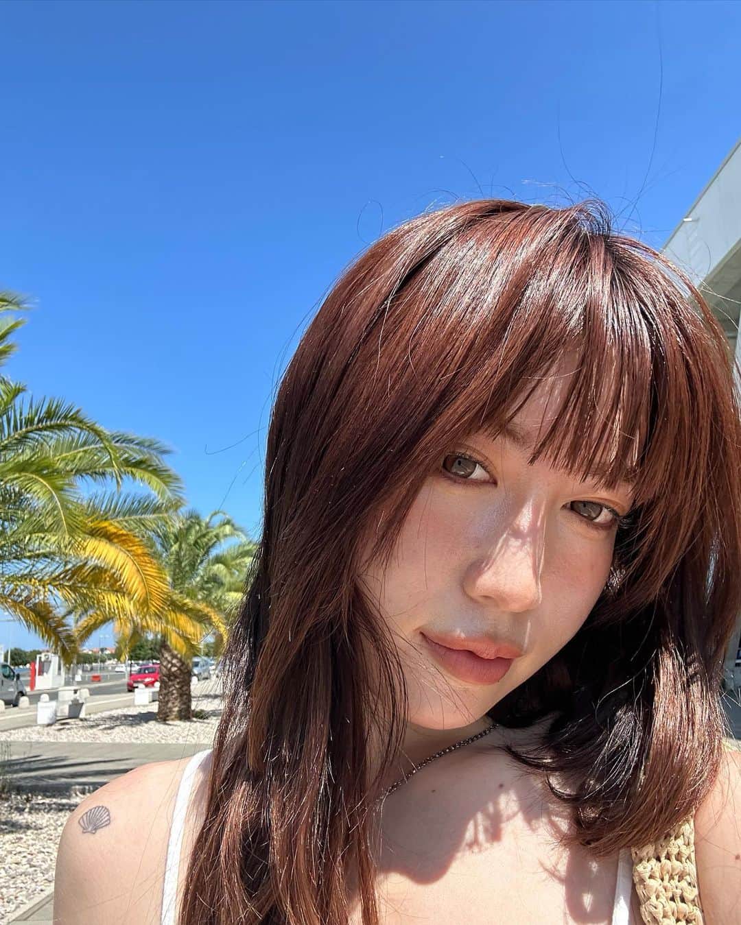 柚月瀬那のインスタグラム：「ヨーロッパ旅行中もメイク楽チンなのはまつげパーマのおかげ🚢 @mai__sugimoto いつもありがとうございます✈️ 🇭🇷🫶🏻 この写真は全部マスカラしてないよ🙆‍♀️」