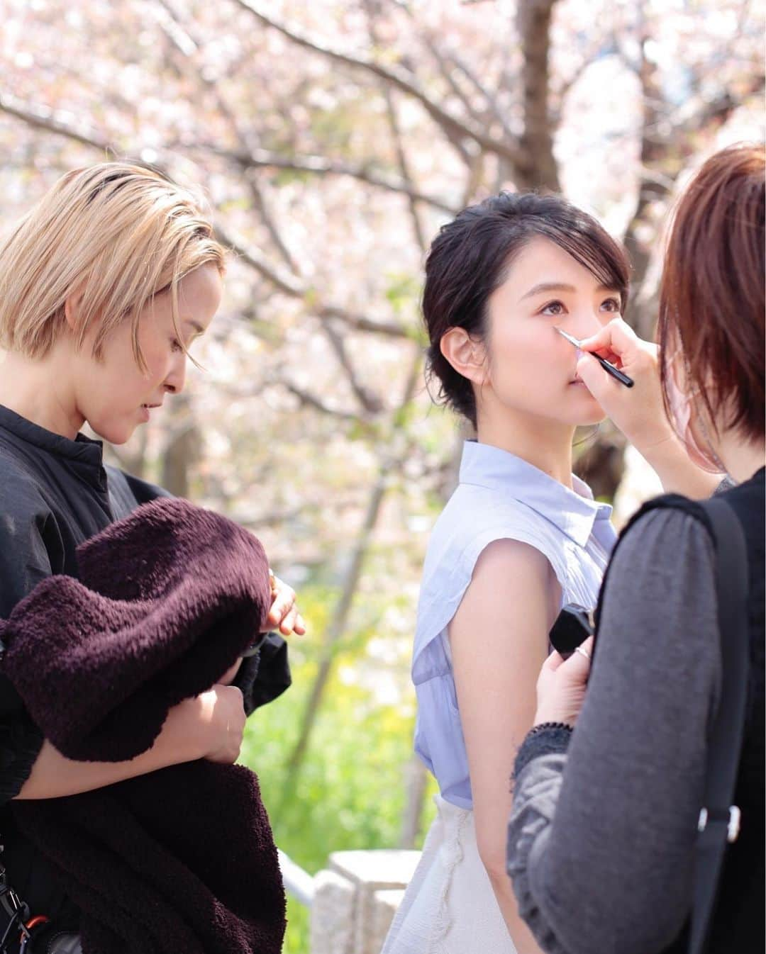 石崎なつみのインスタグラム：「宣材 オフショット📸 ずっと笑ってる ☺︎  #石崎なつみ  #photo #桜 #sakura」