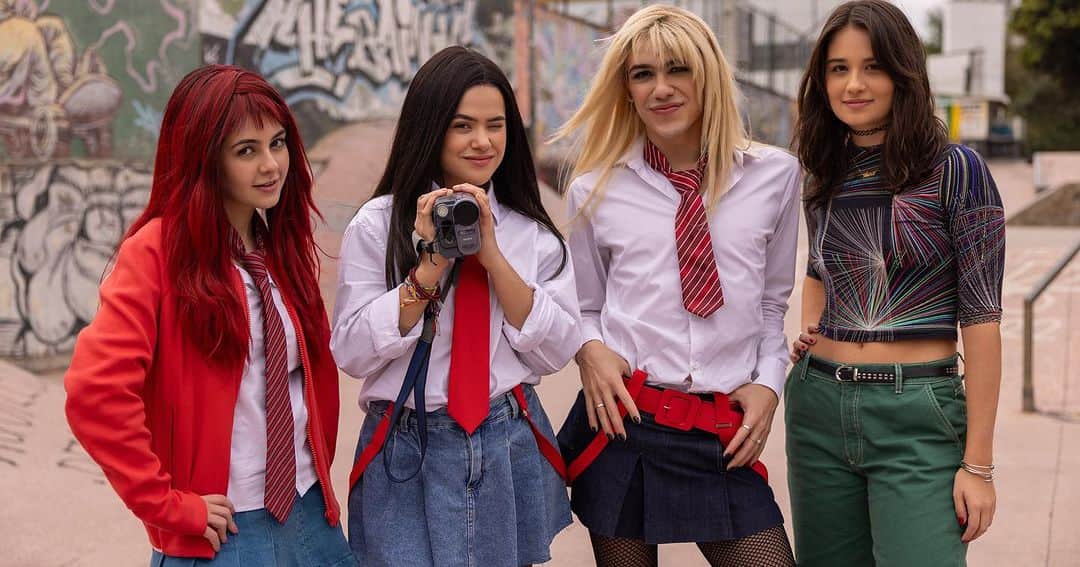 Maisa Silvaのインスタグラム：「A 2ª TEMPORADA DE DE VOLTA AOS 15 ESTÁ DISPONÍVEL NA @netflixbrasil !!!! Corre pra maratonar! 💜📷⏳」
