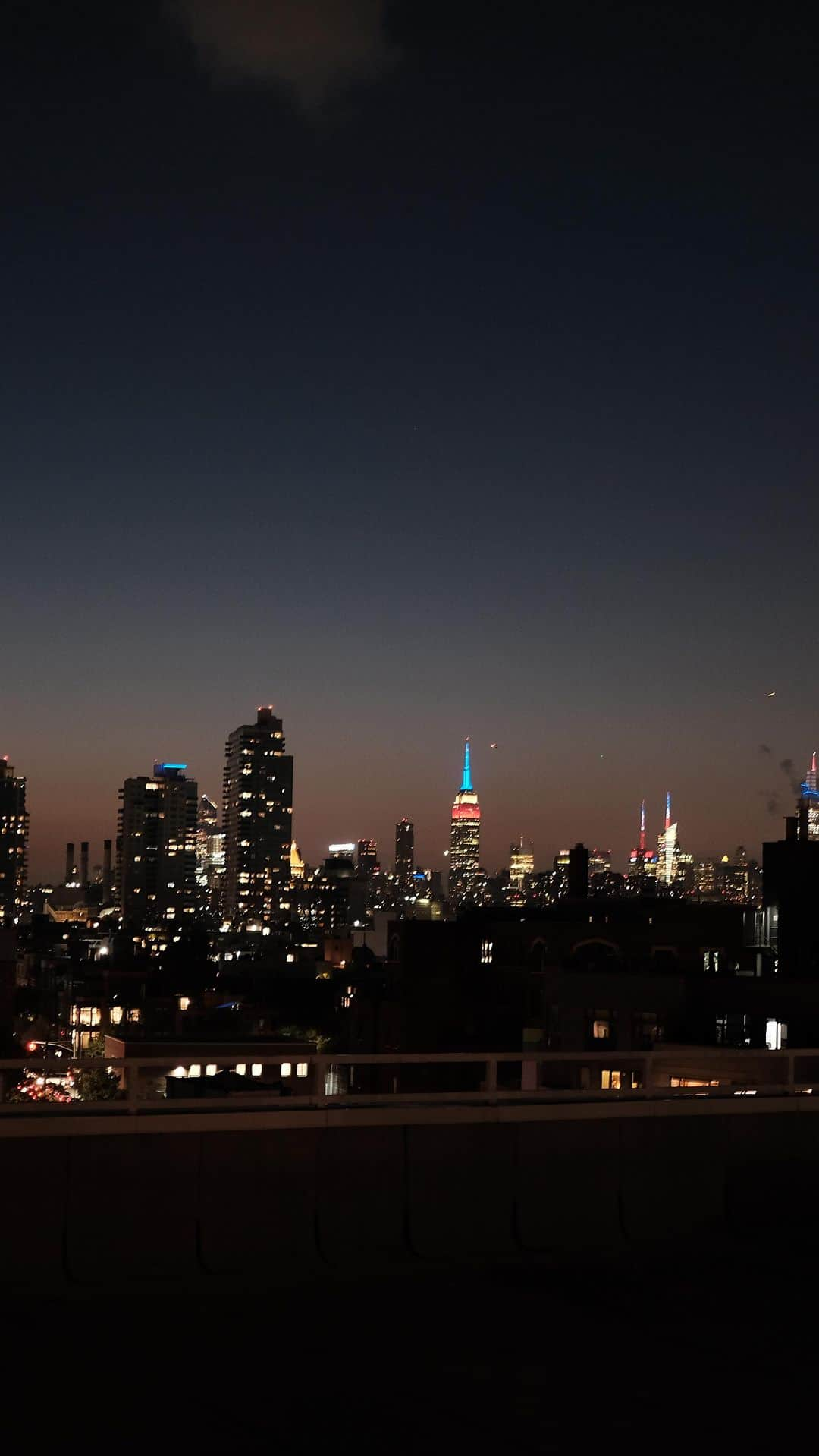 佐々木千絵のインスタグラム：「4th of July 2023🇺🇸🗽  #NYC #empirestatebuilding #independenceday」