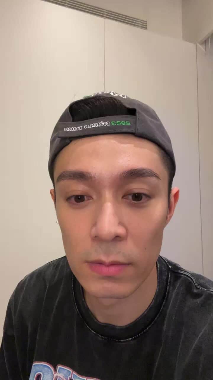 チャウ・パッホウのインスタグラム：「LIVE with @emelypoon @myfm  #2023周柏豪奔赴世界巡迴演唱會」