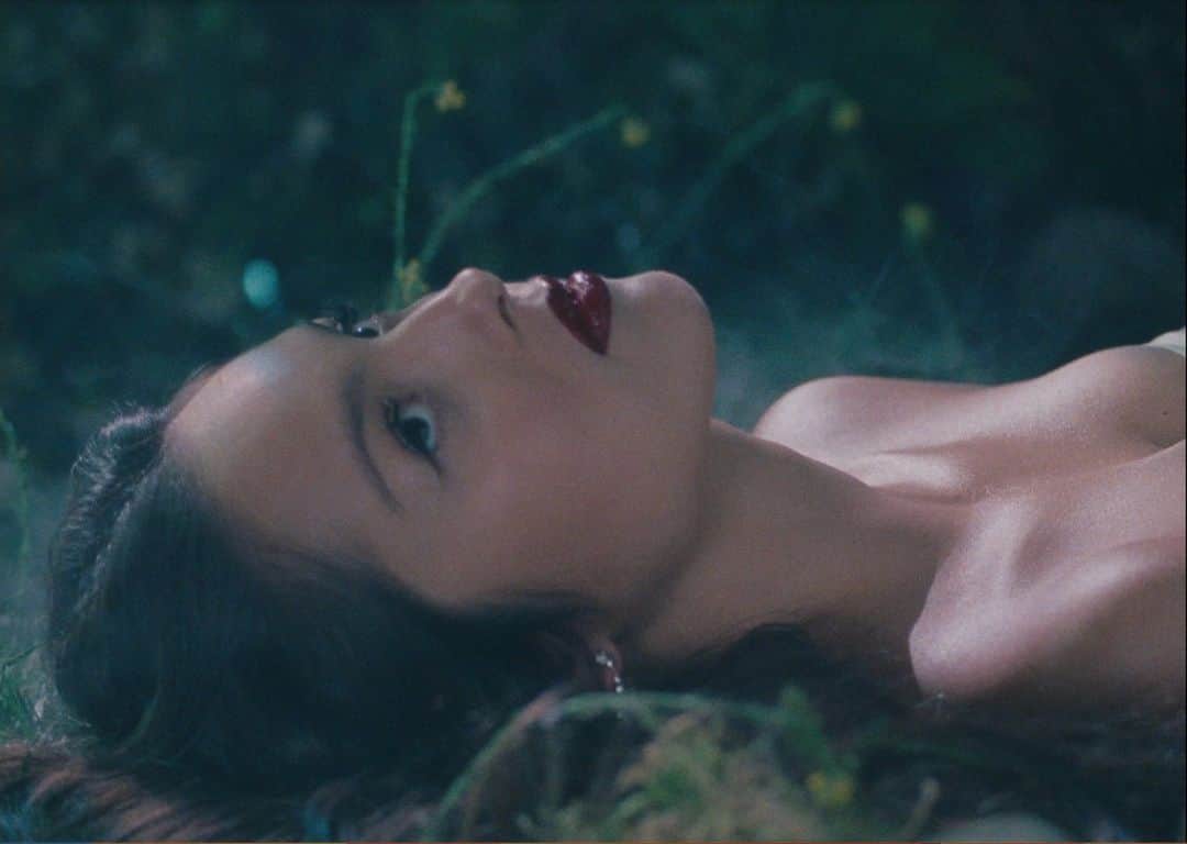 Vevoのインスタグラム：「@oliviarodrigo is back and ready to attack with “vampire.” Check out the video off of her upcoming album ‘GUTS,’ out September 8th.  ⠀⠀⠀⠀⠀⠀⠀⠀⠀ ▶️ [Link in bio]」