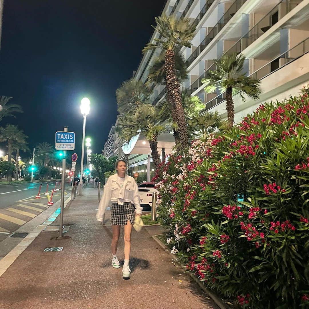 マギーのインスタグラム：「・Nice カラッとしてて気持ちいいんだろうな〜⛵️」