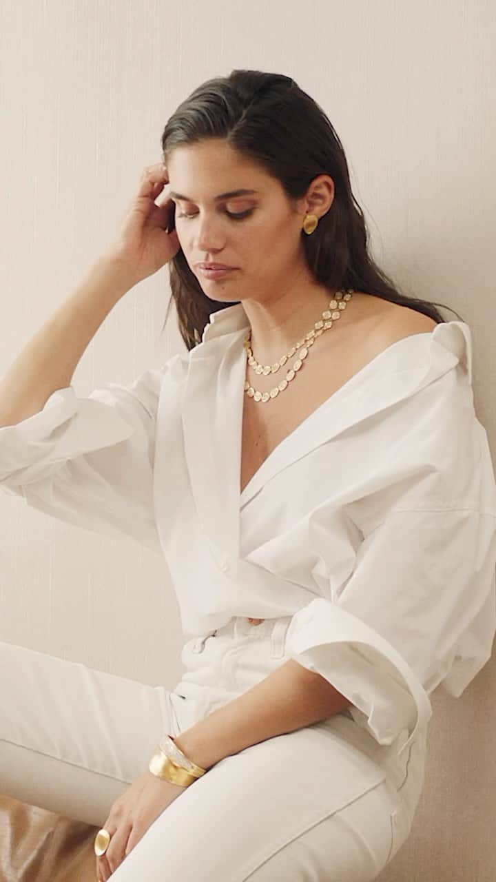 マルコ ビチェゴのインスタグラム：「@sarasampaio looks gleaming in a stunning selection of bold and unique designs from the Lunaria and Siviglia collections.  #marcobicego #jewelry #gold #diamonds #madeinitaly」