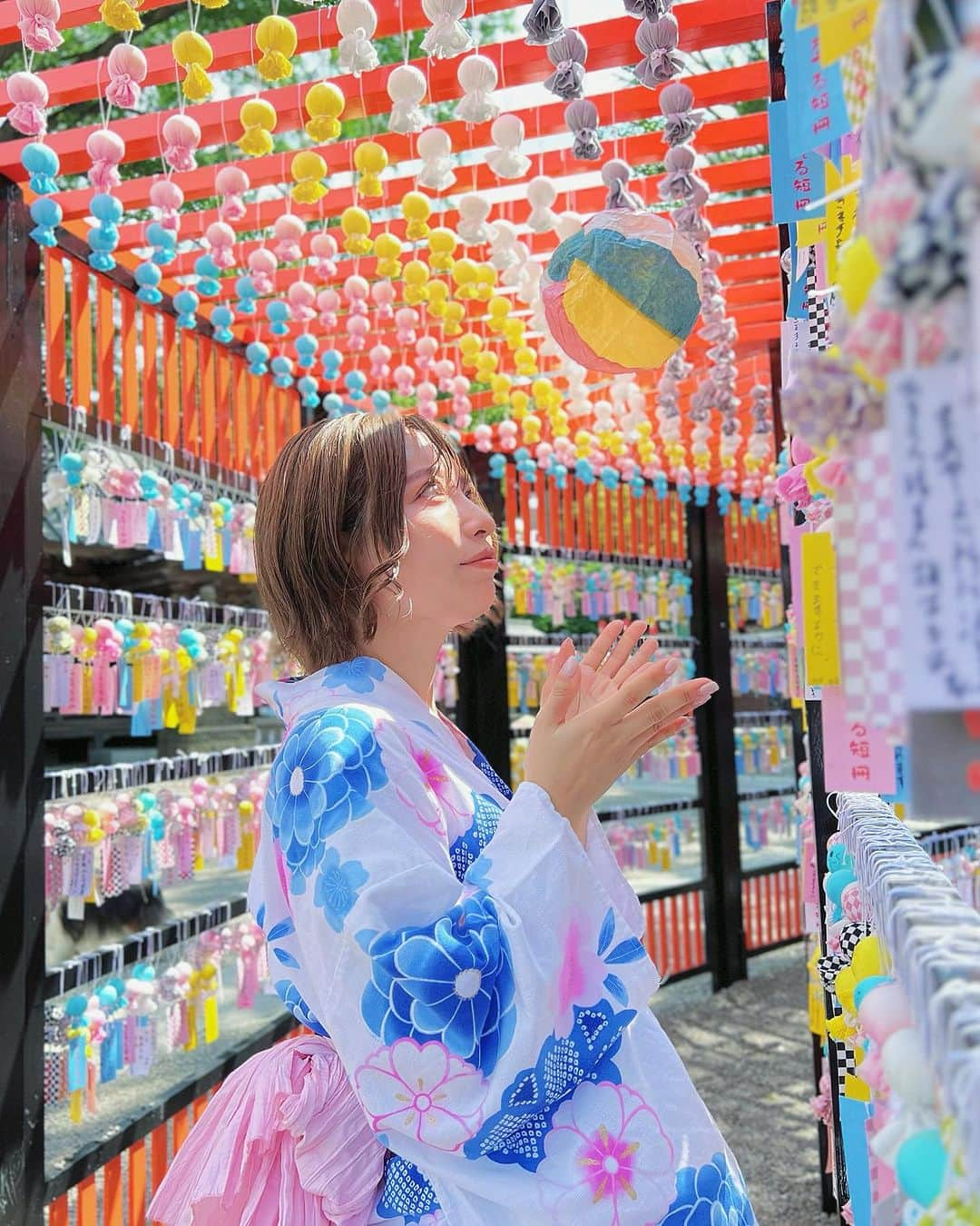 和希詩織さんのインスタグラム写真 - (和希詩織Instagram)「浴衣で行きたいお出かけスポット👘 . . . 七夕てるてるトンネル 📍田無神社 🚃田無駅(徒歩6分 📅てるてるトンネルは7/10 📸7月上旬 . . てるてる坊主に願い事🎋を込めて🌠 鯉みくじもあったよ🐟✨ . . 5体の竜神様がいて それぞれお参りしてきた⛩️🐲 . . . . 映えスポットでワンちゃんの撮影に来てる方もいたよ🐕✨ . . . . #genic_japan #お出かけ　#お出かけスポット #sheinコーデ  #東京カメラ部 #映えスポット #ファインダー越しの私の世界  #たびすたぐらむ  #tabijo#東京散歩 #田無神社 #shein #shein購入品」7月5日 23時53分 - kazukishiori