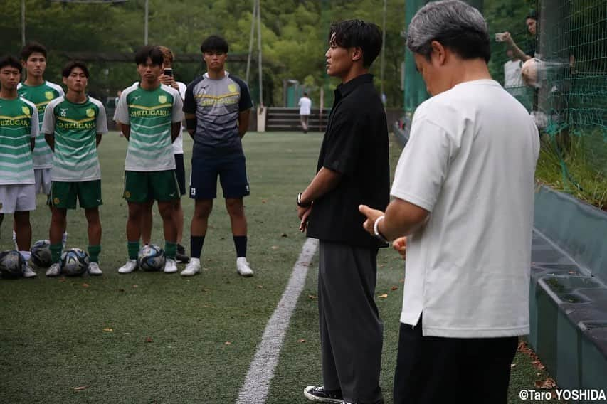 ゲキサカさんのインスタグラム写真 - (ゲキサカInstagram)「日本代表MF旗手が母校・静岡学園に来訪。後輩たちにエール  #高校サッカー #静岡学園 #旗手怜央  #静学 #soccer #football #サッカー #フットボール #⚽️ #gekisaka #ゲキサカ ©︎Taro YOSHIDA」7月6日 0時04分 - gekisaka