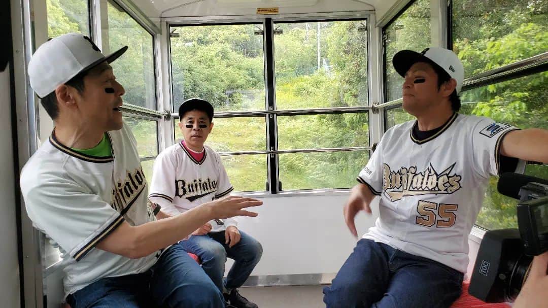 のインスタグラム：「今夜25:35から『神戸でキャッチボールをしようの旅』最終話🥎今回は岡田さんオススメの須磨浦山上遊園へ🚟とある乗り物を巡りいざこざ勃発😂そしてあのメジャーリーガーのミュージアムで一同大興奮💨ラストはあの伝説の選手と関わりの深いお店へ😍ご期待ください🙇」