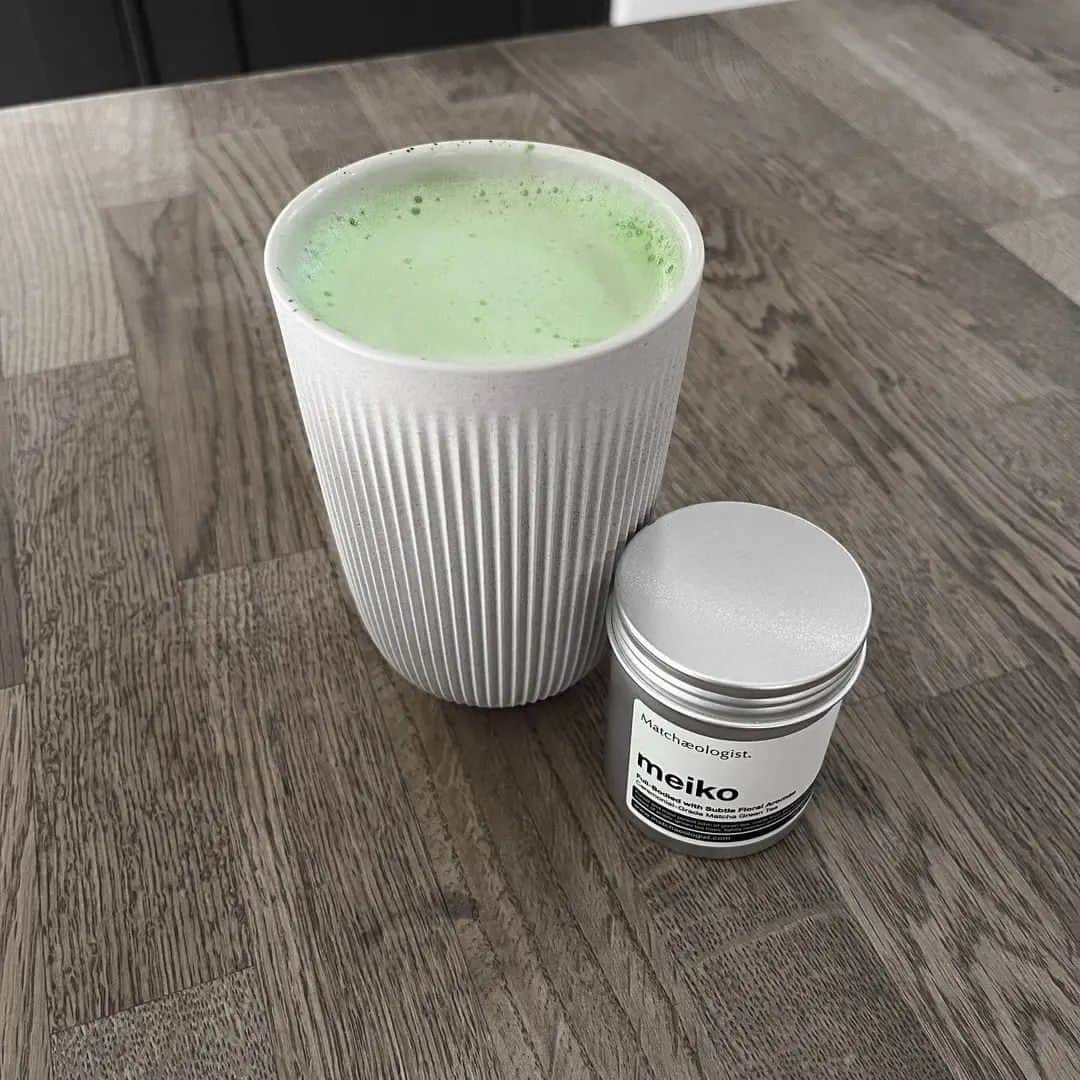 Matchæologist®のインスタグラム：「🌤 Mornings were made for a big cup of #MatchaLatte! 🍵 Isn’t this #MatchaDrink the perfect drink to prepare you for a busy day?! (📷: @nourishing_mumma) . Our Meiko™ Ceremonial Matcha is masterfully blended to create a well-defined, flavoursome brew with sweet, mellow top notes, followed by savoury undertones of salted caramel and with floral hints of tannins complementing the finish. . It’s perfect to be brewed on its own or enjoyed as part of a plethora of elixirs of choice (also perfect for blended matcha drinks e.g. matcha lattes). . Visit Matchaeologist.com (link in bio 👉 @Matchaeologist)  Matchæologist® #Matchaeologist Matchaeologist.com」