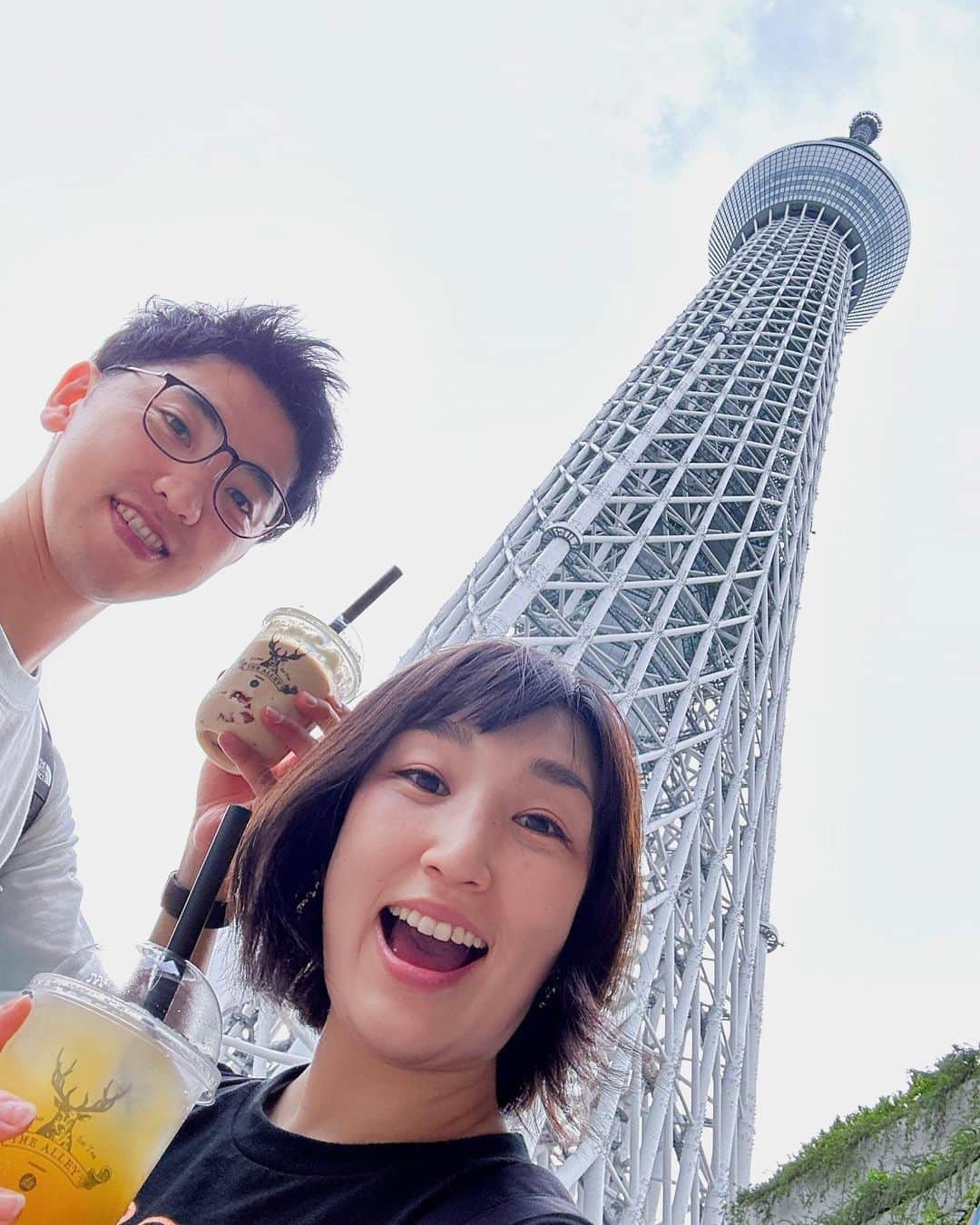 あいすけのインスタグラム：「最近この人とスカイツリー行く機会多いなぁ #水分補給」