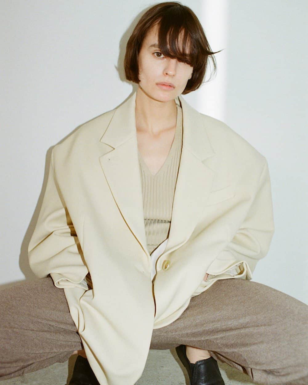 AICOのインスタグラム：「CLANE 2023 AUTUMN / WINTER COLLECTION LOOK.  Model:Dasha Plonas @dashaplonas  Photographer:Keita Goto @keita.goto  Styling:Chisato Takagi @chisato_1211  Hair&Make:Kyoko @kyontokio   #clane#23aw#collection#look」