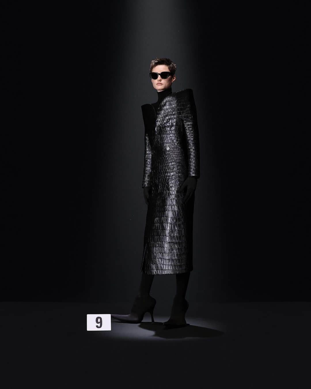 Balenciagaさんのインスタグラム写真 - (BalenciagaInstagram)「52nd Couture Collection   Look 9, “Crocodile” Trompe l’oeil Tailored Coat, Turtleneck, Wrist Gloves, Blackout Sunglasses, Opera Pump Pantashoes」7月6日 0時10分 - balenciaga