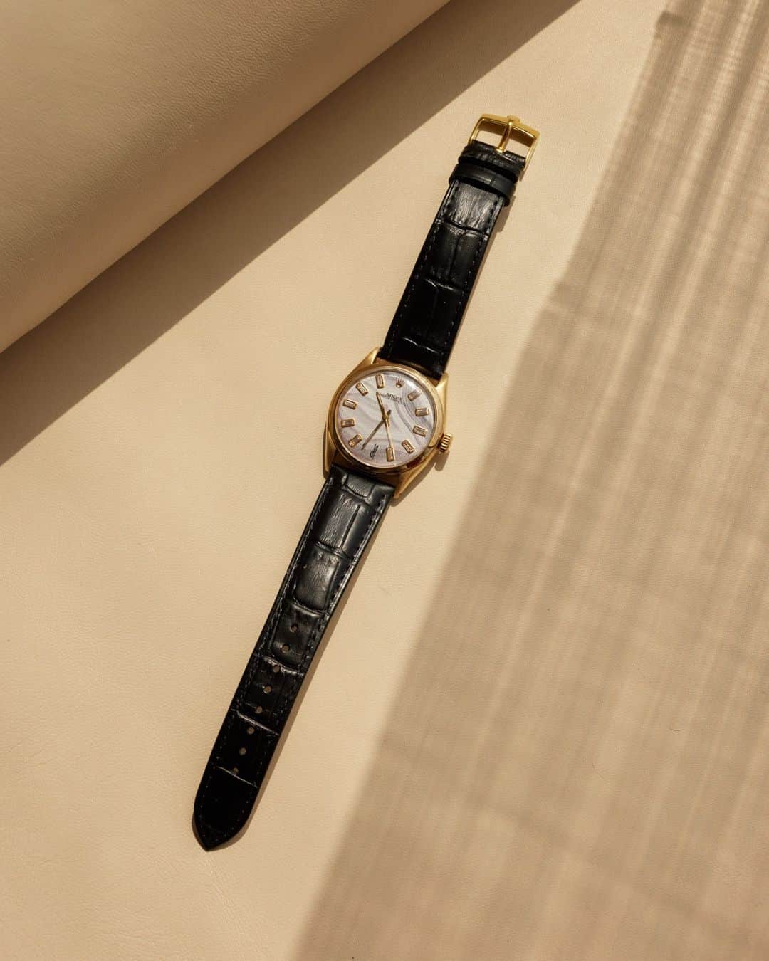 MATCHESFASHION.COMさんのインスタグラム写真 - (MATCHESFASHION.COMInstagram)「An heirloom timepiece with a twist, @jacquieaiche reimagines this vintage Rolex with a custom tie-dye dial, inspired by her Californian roots. Tap to shop ⌚」7月6日 0時21分 - matches