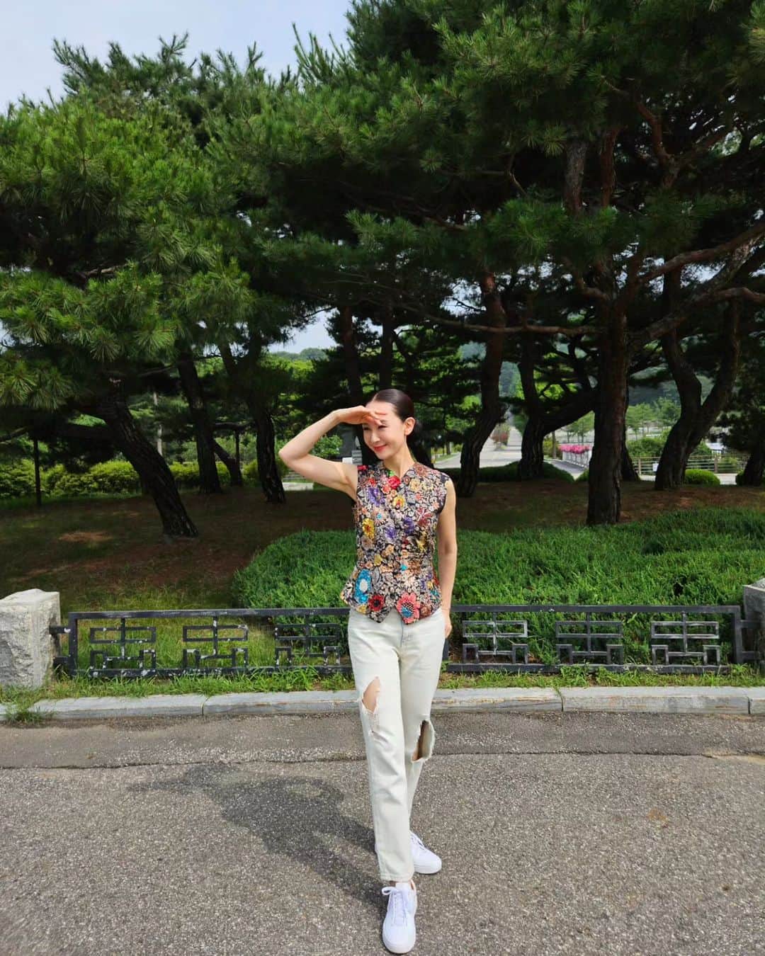 のインスタグラム：「여름엔 vest가 best🌞」