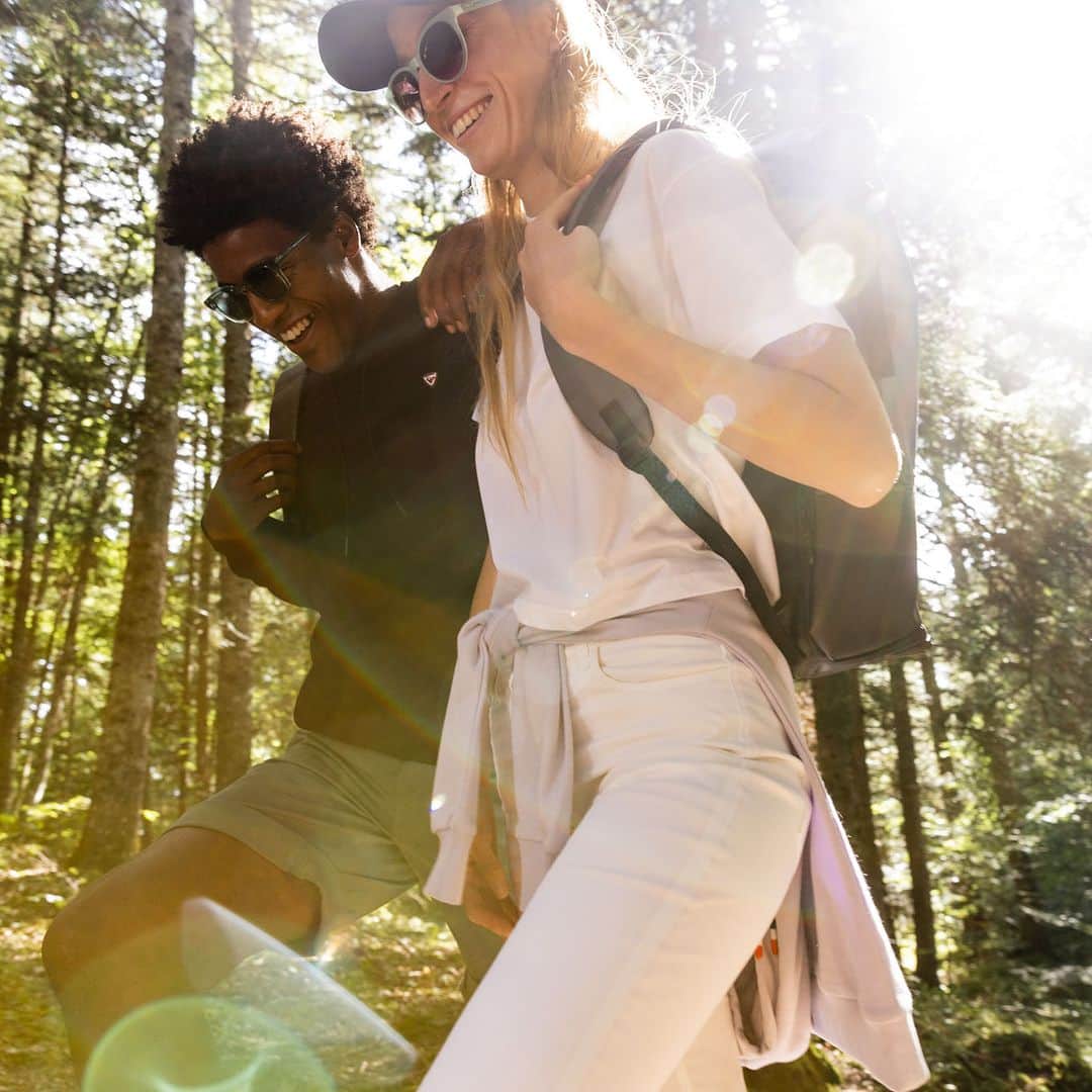 ロシニョールのインスタグラム：「Mountain-inspired style for everyday wear. 😎 Find your summer vacation essentials at rossignol.com   #Anotherbestday  📸 @garnier_louis_photo」