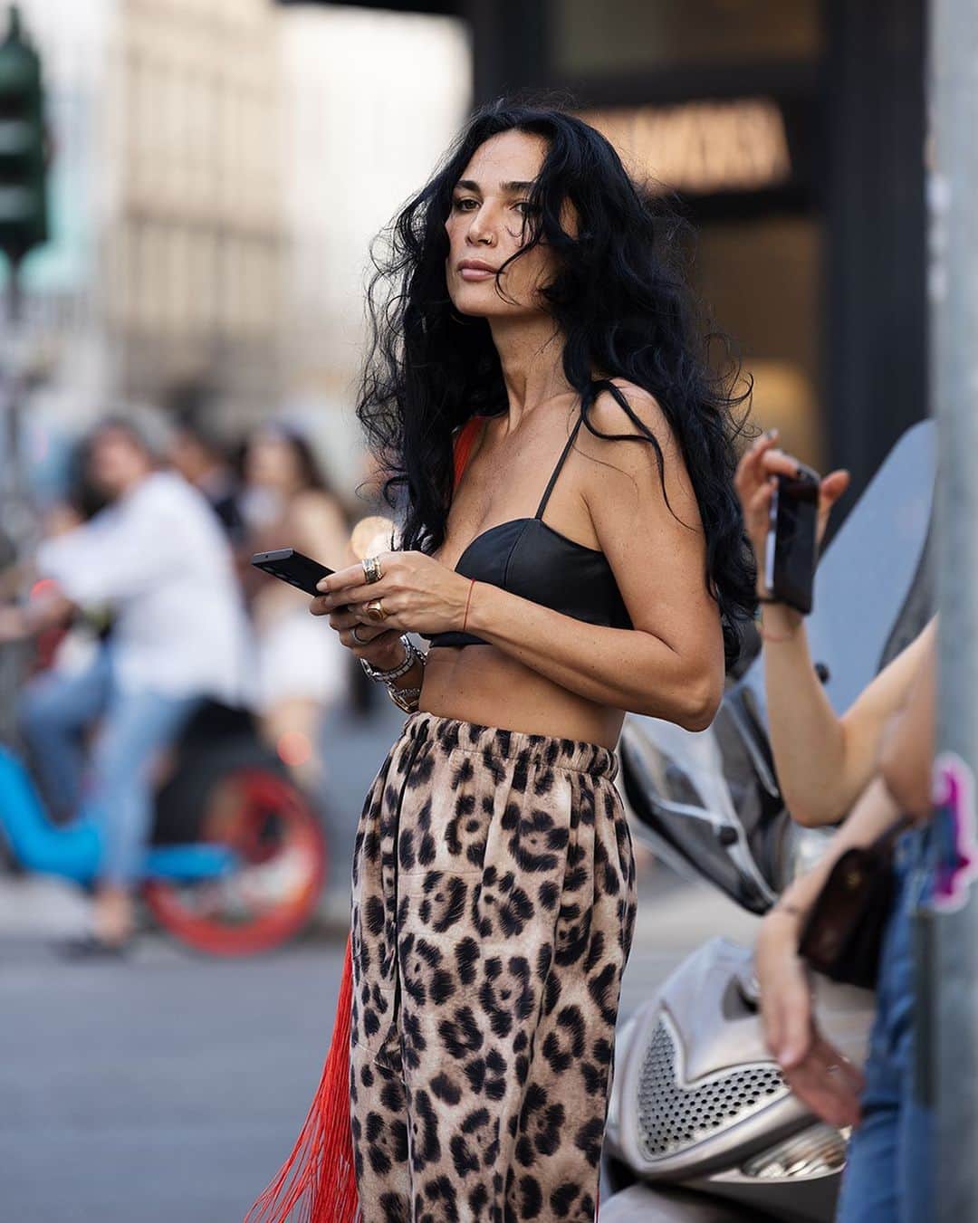 スコット・シューマンのインスタグラム：「In Milan every intersection, every crosswalk is a photo waiting to happen! Milano (of course)」