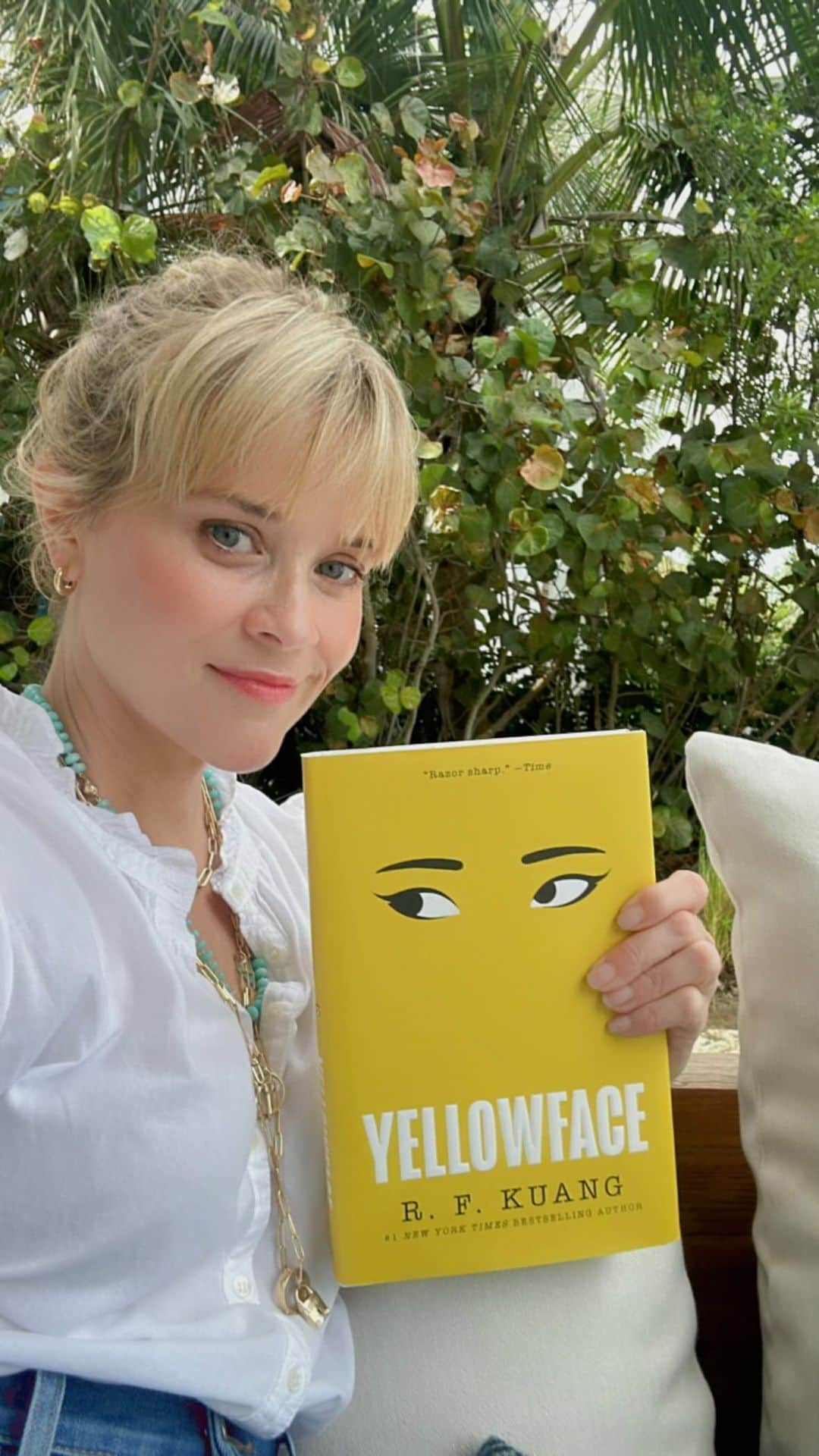 リース・ウィザースプーンのインスタグラム：「Our July #ReesesBookClub Pick is Yellowface by @Kuangrf. This contemporary psychological thriller follows Juniper Song—a bestselling author who is not who she’s pretending to be. She didn’t write the book she claims she penned, and she is not Asian American.   Clear your schedule because the moment you start reading you won’t be able to put it down. This story circles themes like the dark side of book publishing, social media culture and so much more… when you finish it, you’ll want to talk about it—join us at @reesesbookclub to discuss all month long!!」