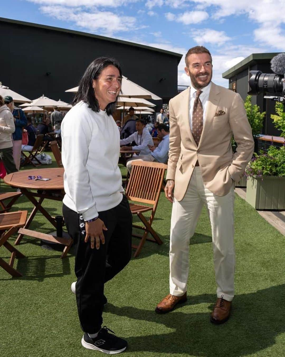 オンスジャブールのインスタグラム：「A pleasure and an honor to meet @davidbeckham thank you for this inspiring moment 🤩」