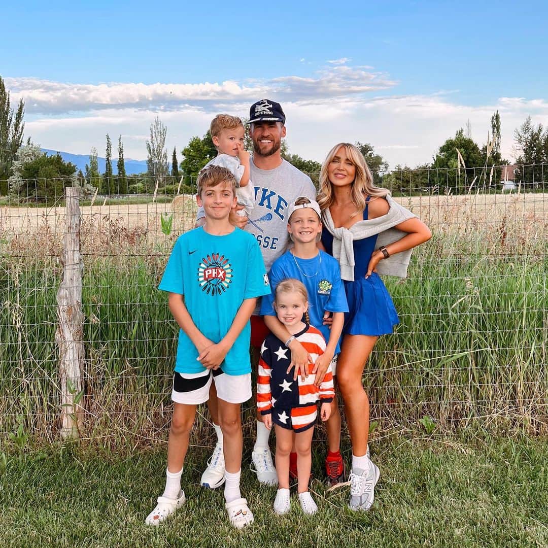 Cara Van Brocklinのインスタグラム：「I’m pretty much just posting this for me to always remember this day, because it was a day I don’t want to ever forget. Partly because of all the fun activities, but mostly because of my people right here. I am cherishing the stages each of my kids are at right now, I just don’t know how it can any better than this. They are so much fun, and seeing them happy, thriving, and loving life is the best thing in the world! Chapel’s face at the parade and fireworks was pure happiness. I am just feeling so grateful for so many things 🫶🏻」
