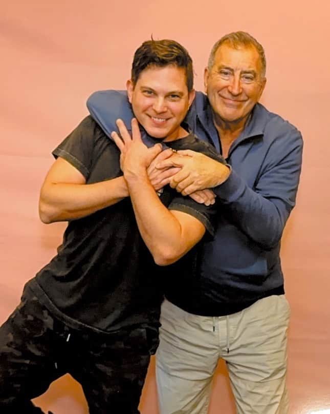 のインスタグラム：「HAPPY BIRTHDAY @paulbecker_official 🎉👏🏼 I celebrate you today my brilliant friend! Wishes for this next dance around the sun to provide you with your greatest adventures and achievements yet! You explode with talent, vision, imagination, and are one of the most loving, supportive, and generous souls! Much love and congratulations! 👊🏼💥」