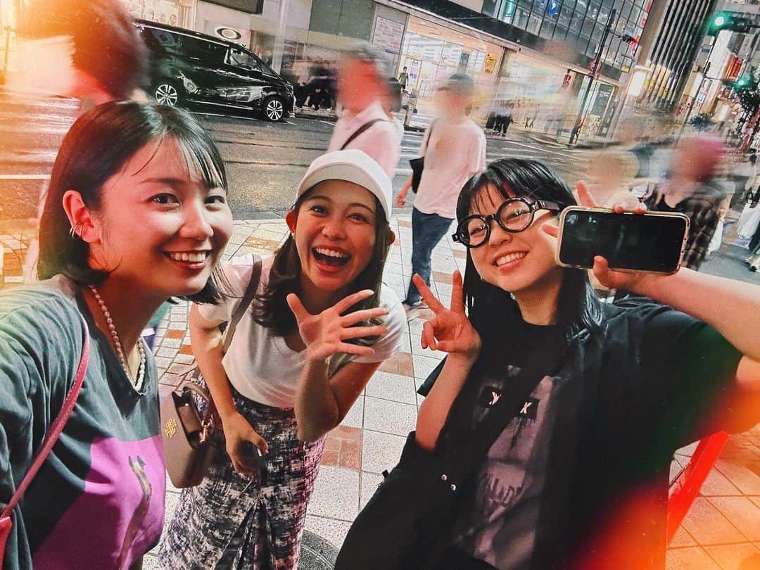 新美有加さんのインスタグラム写真 - (新美有加Instagram)「🐾 後輩ちゃんに仲良くしてもらってます🐬🩵  #杉原千尋 #松﨑涼佳  #そんなわたしは #中間管理職一歩手前  追伸 すずちゃんお誕生日おめでと👑(お祝いすればよかった🙏)」7月6日 0時49分 - yuka_niimi.49