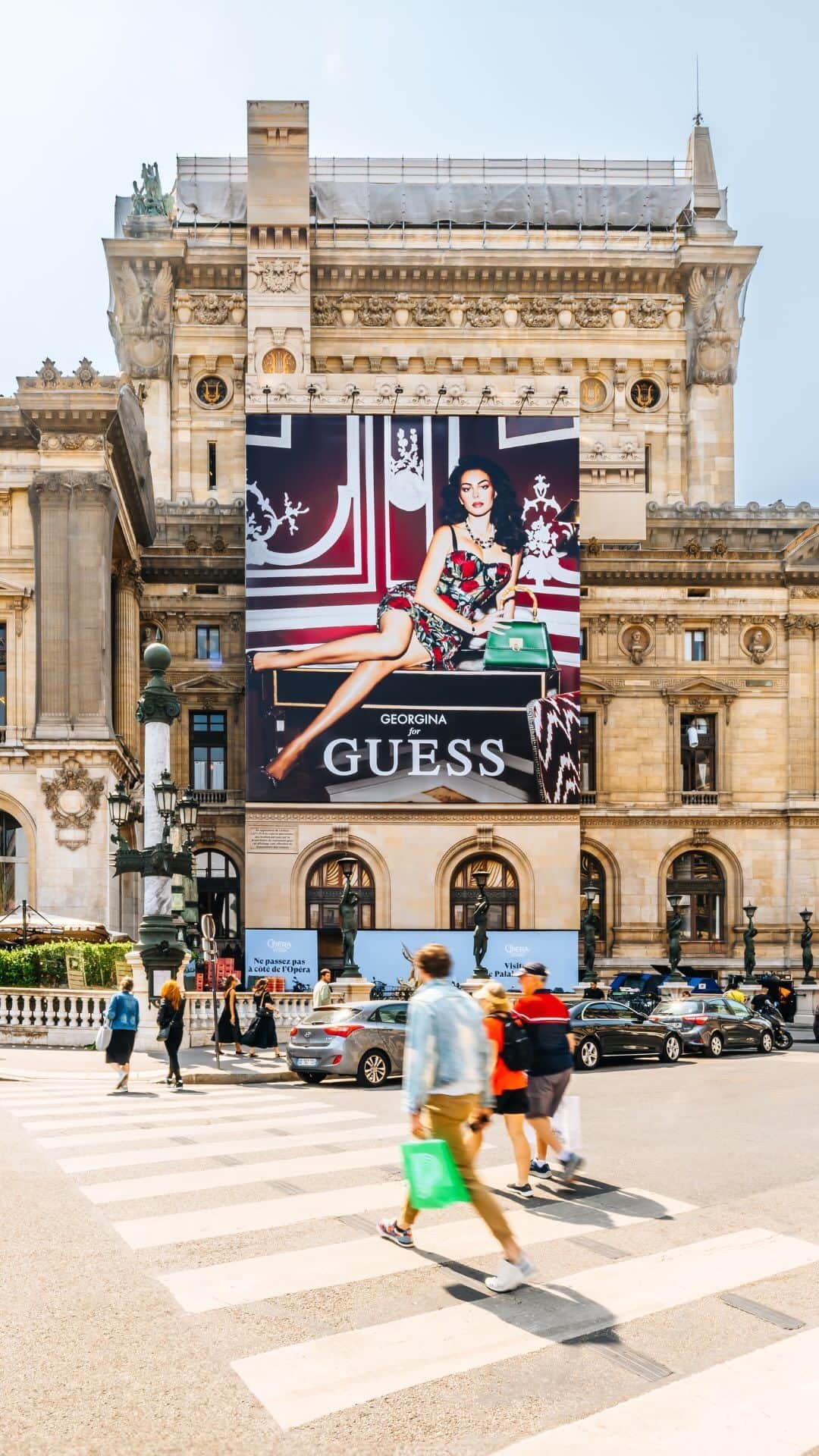 ゲスのインスタグラム：「A sight to be seen. @georginagio on the east facade of Paris Opéra.」
