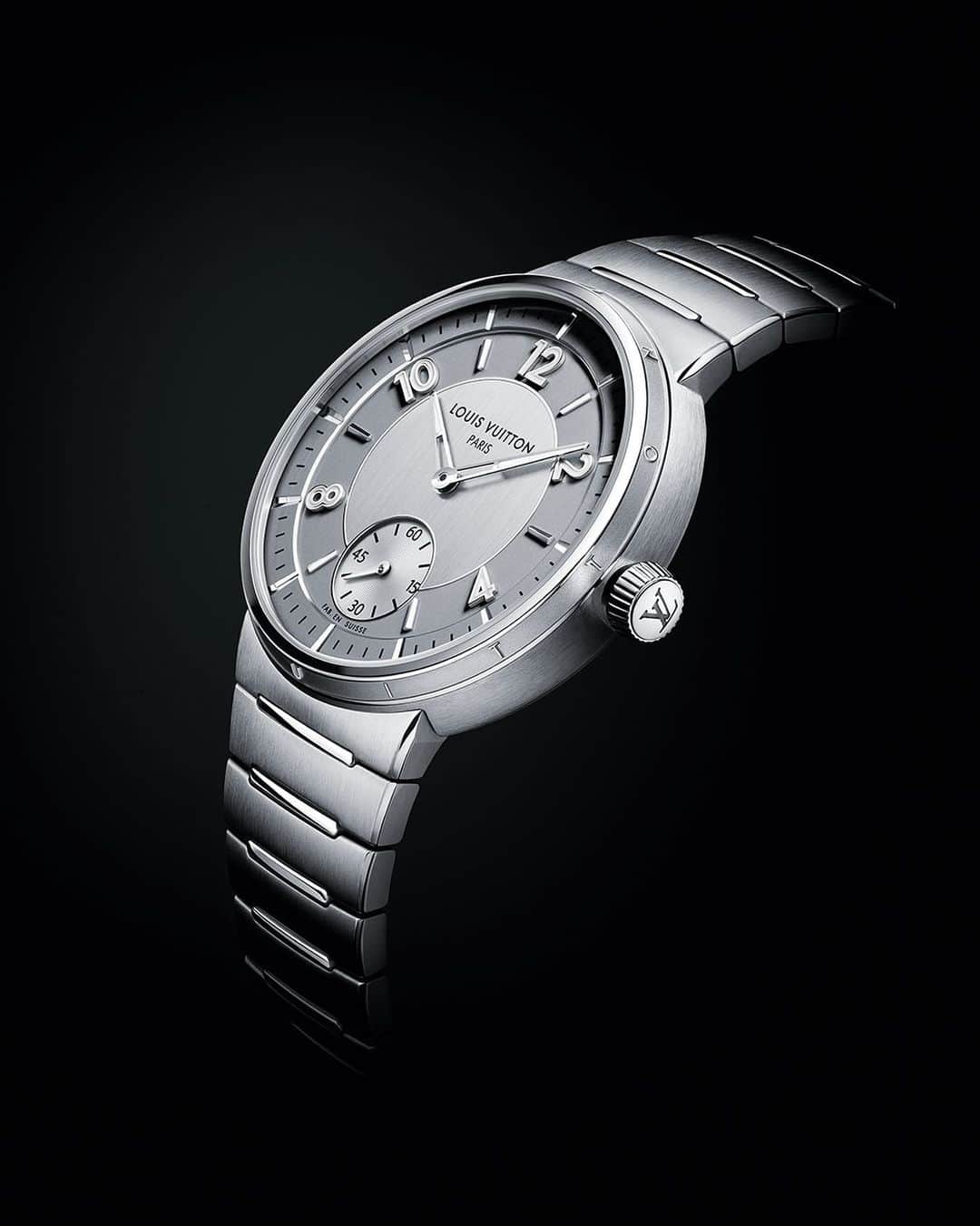 ルイ・ヴィトンさんのインスタグラム写真 - (ルイ・ヴィトンInstagram)「The new Tambour watch. A first for Louis Vuitton, the sleek integrated bracelet combines robustness and fluidity, with slim, curved links for a close and comfortable fit, blending seamlessly into the sophisticated case. Discover the reinvented icon via link in bio.    #LVTambour #LVWatches #LouisVuitton #LaFabriqueDuTemps」7月6日 1時03分 - louisvuitton